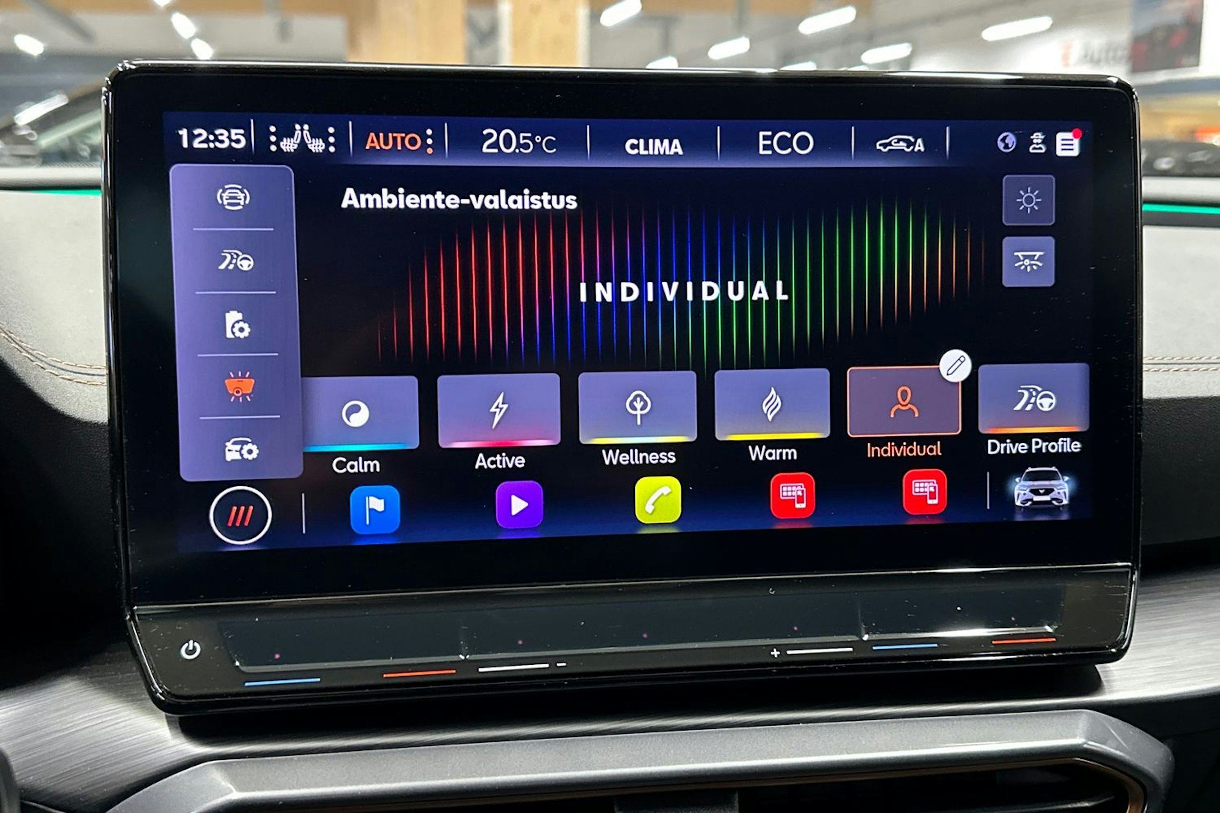 valkoinen CUPRA Formentor 2022 kuva 21.