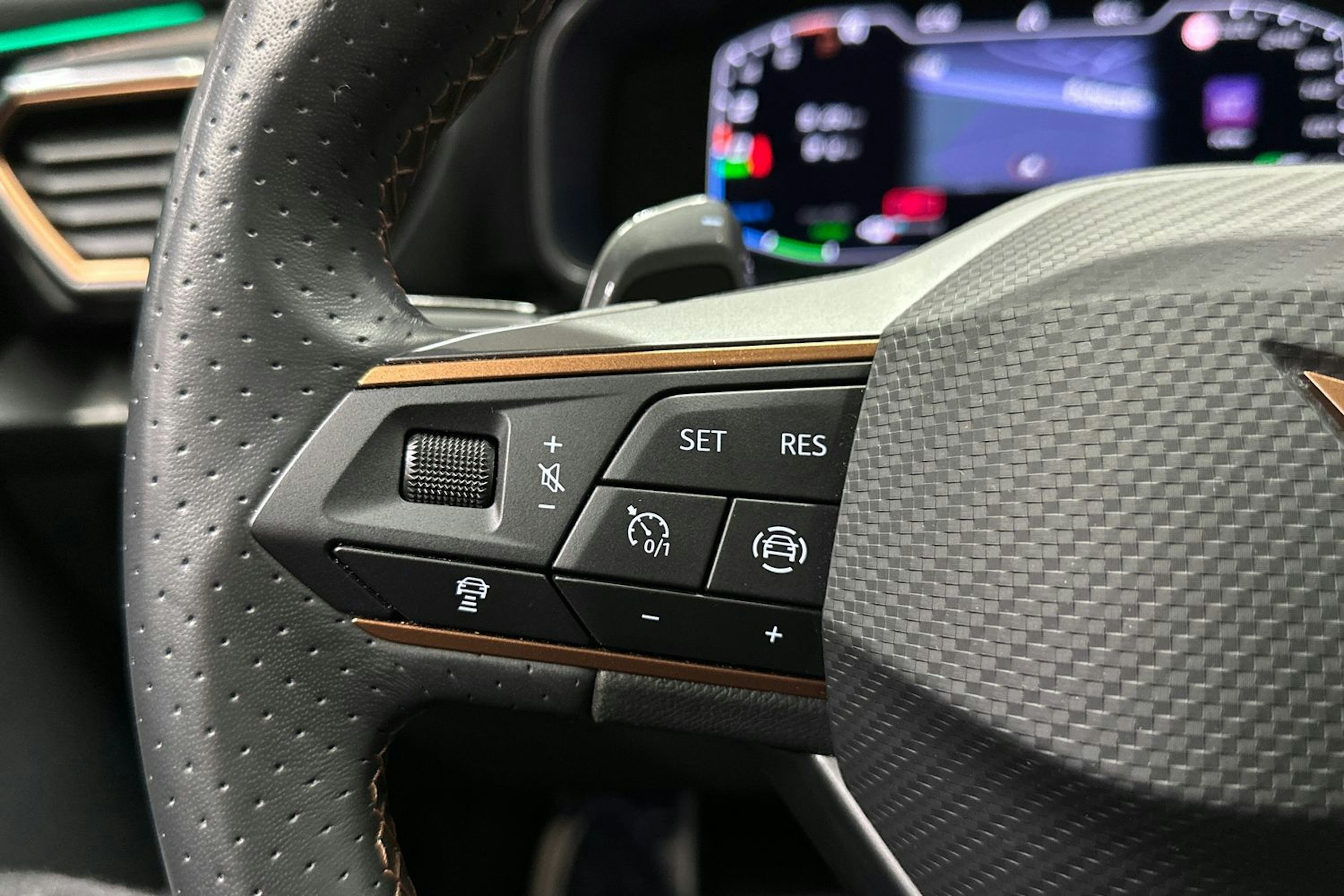 valkoinen CUPRA Formentor 2022 kuva 25.