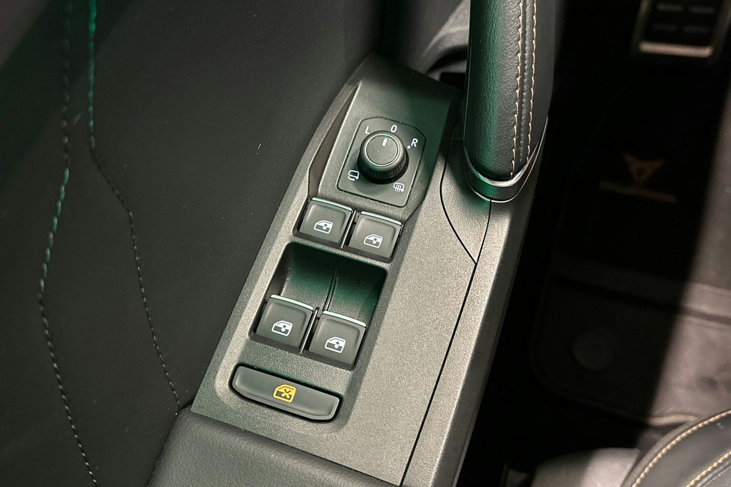 valkoinen CUPRA Formentor 2022 kuva 28.