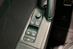 valkoinen CUPRA Formentor 2022 kuva 28.