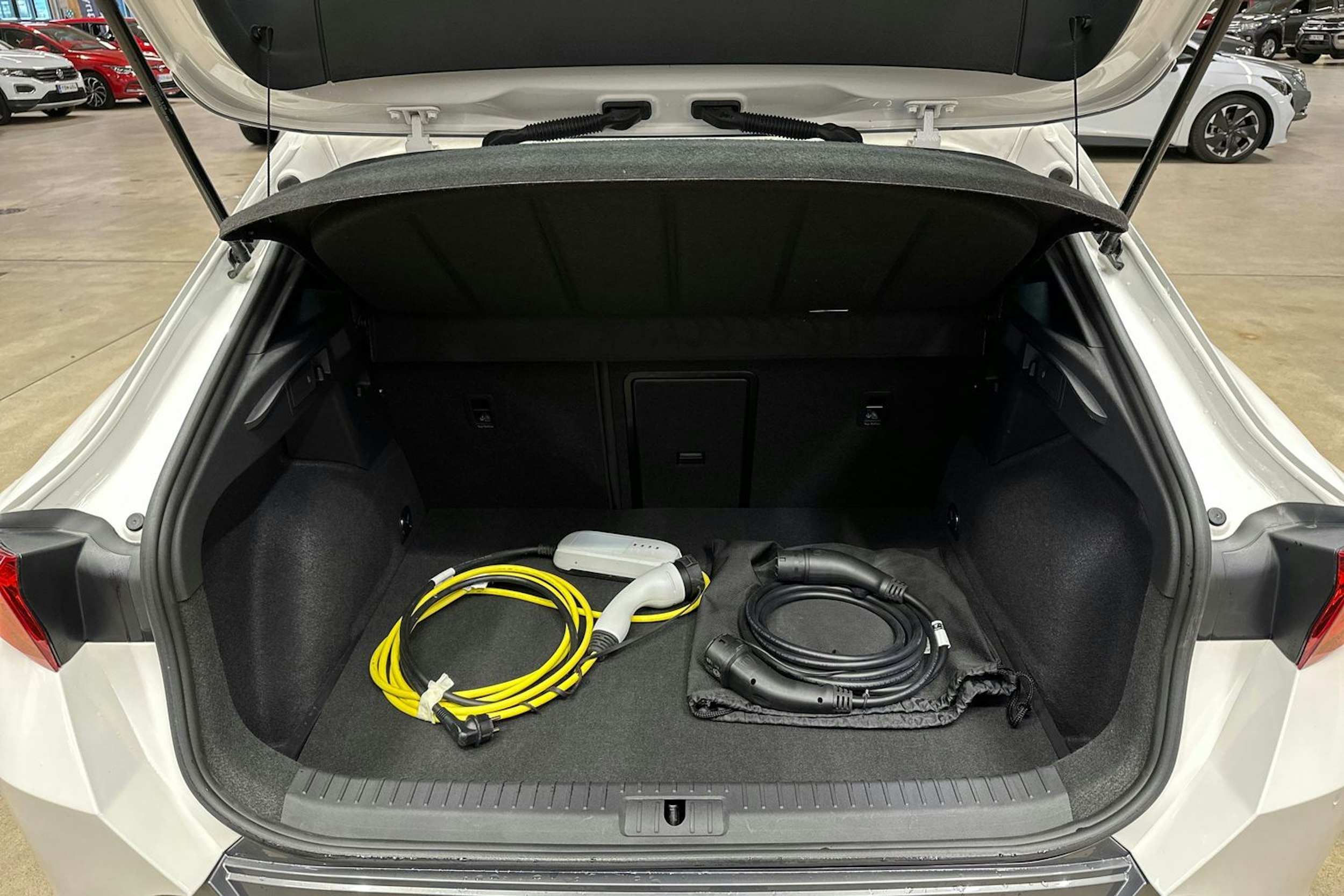 valkoinen CUPRA Formentor 2022 kuva 29.