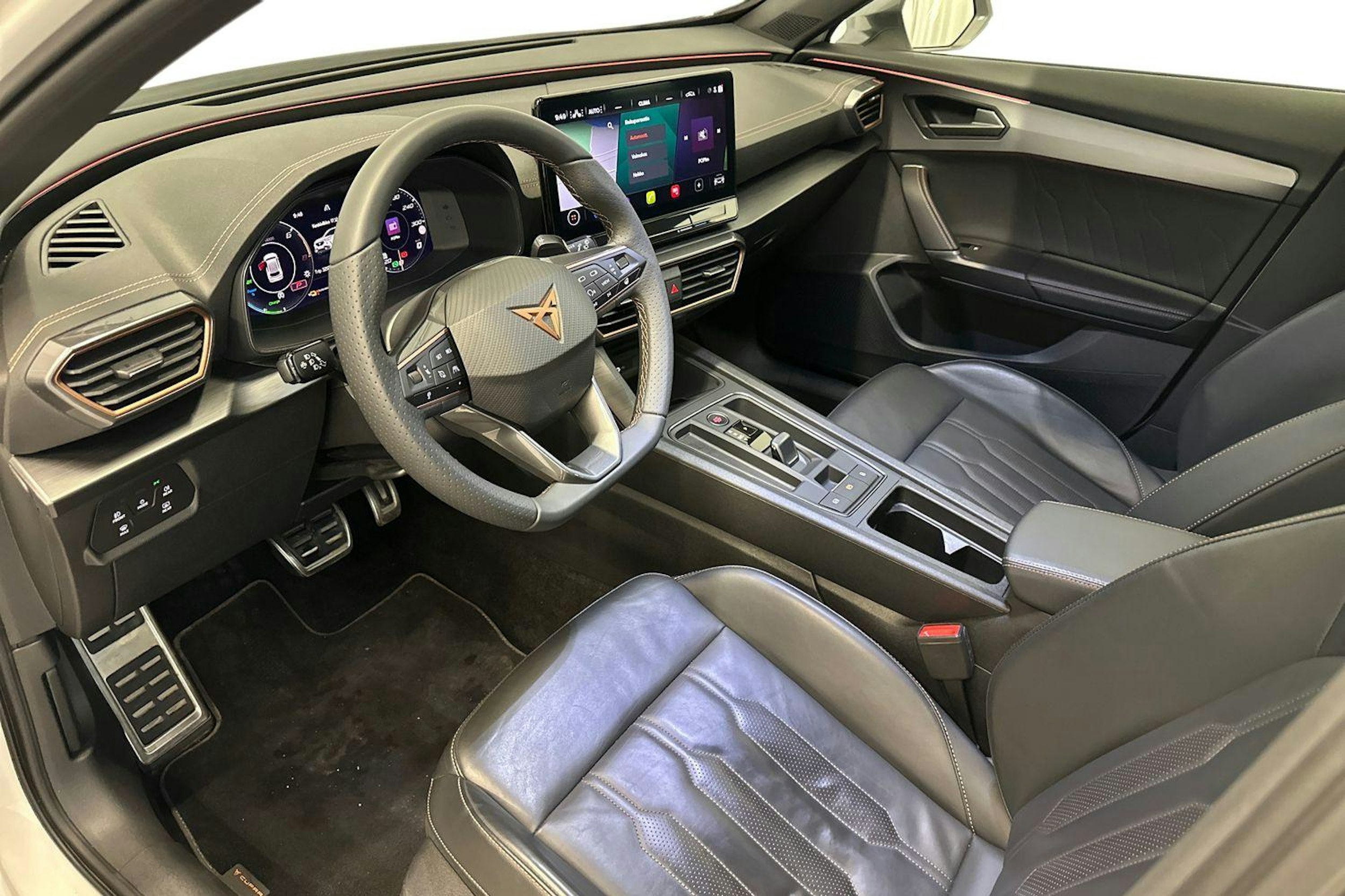 valkoinen CUPRA Formentor 2022 kuva 7.