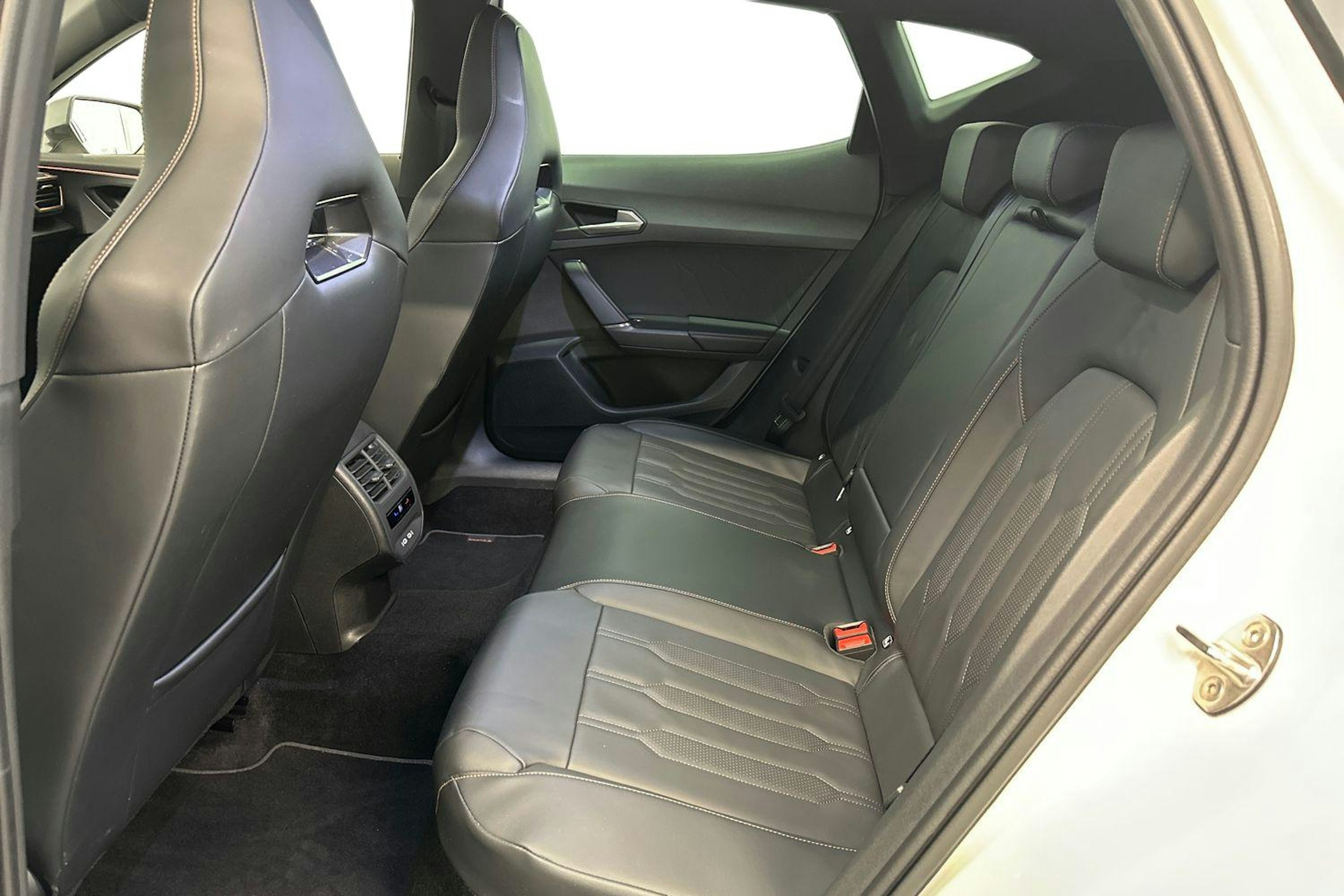 valkoinen CUPRA Formentor 2022 kuva 10.