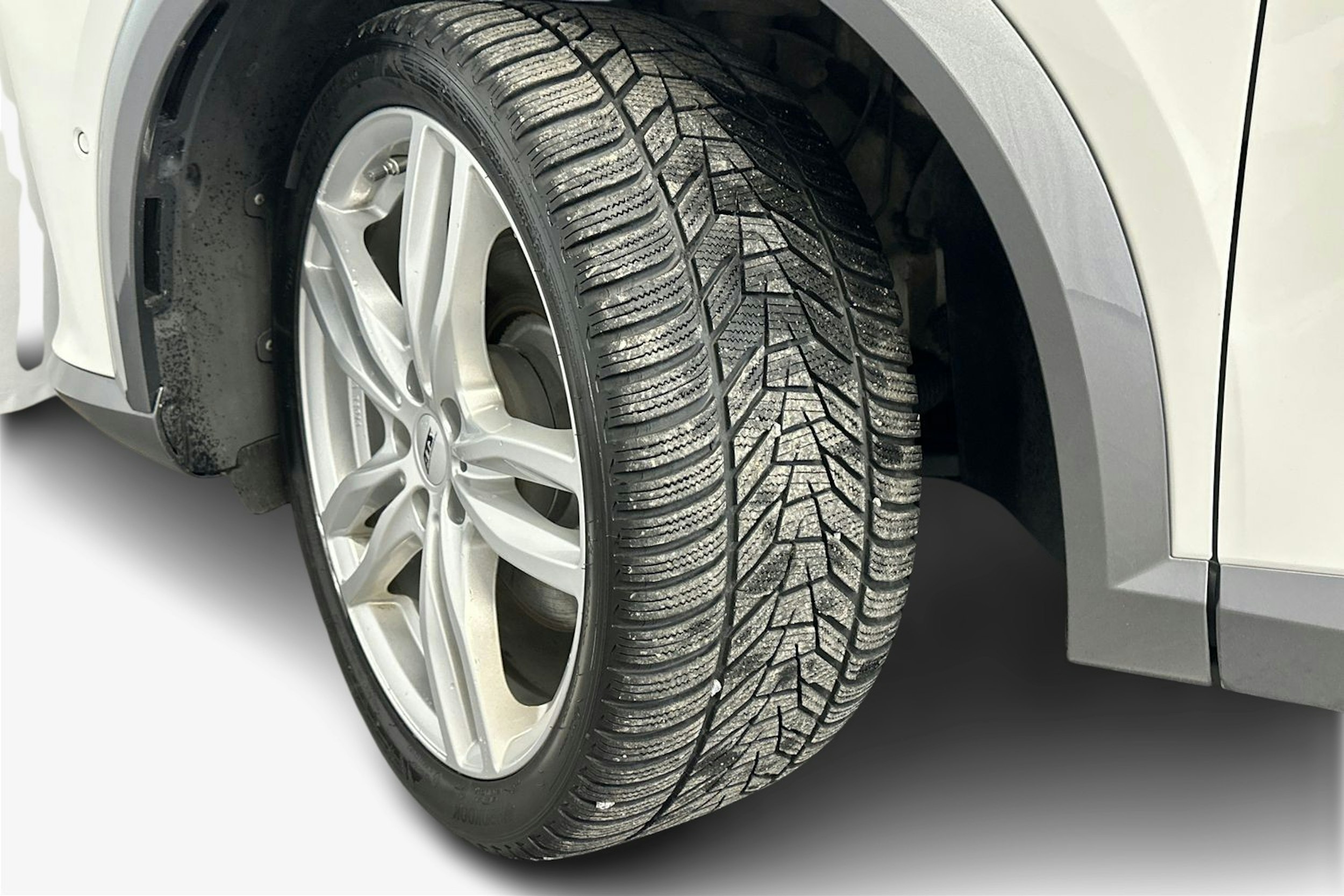 valkoinen CUPRA Formentor 2022 kuva 11.