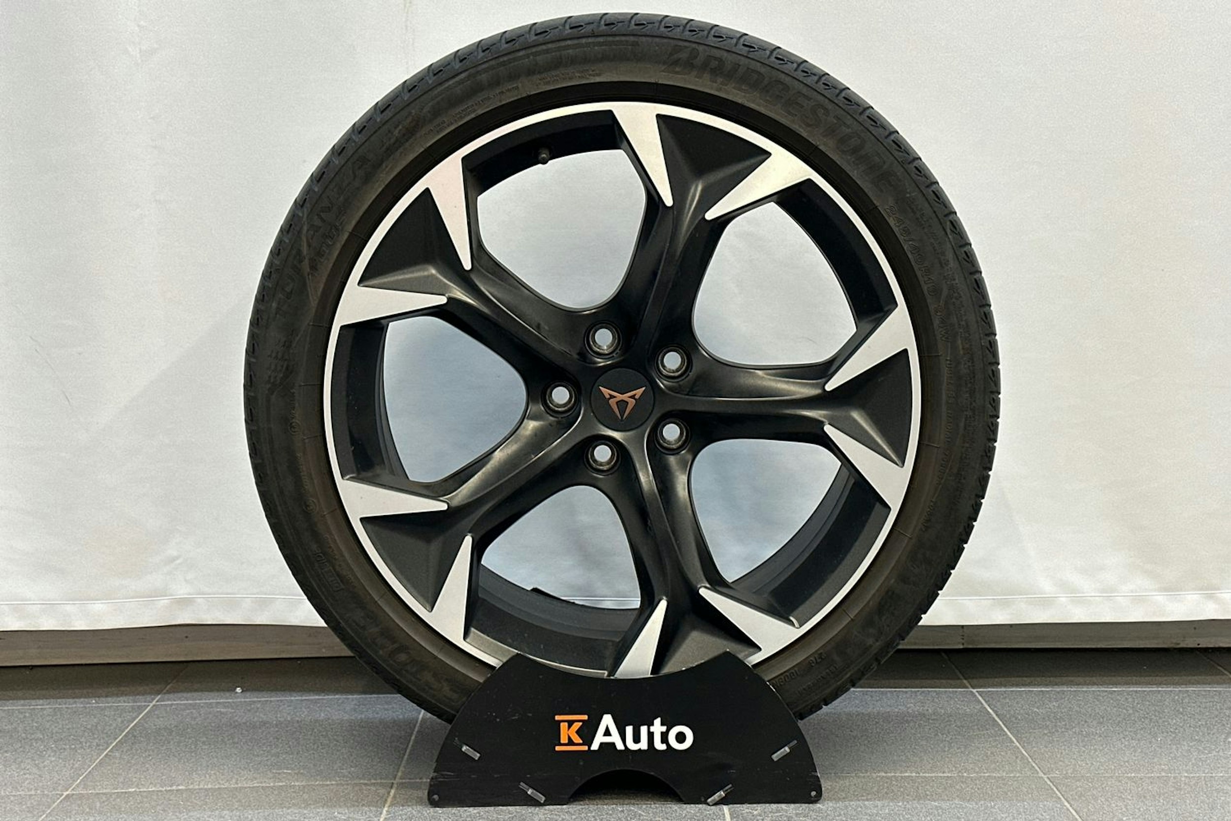 valkoinen CUPRA Formentor 2022 kuva 13.