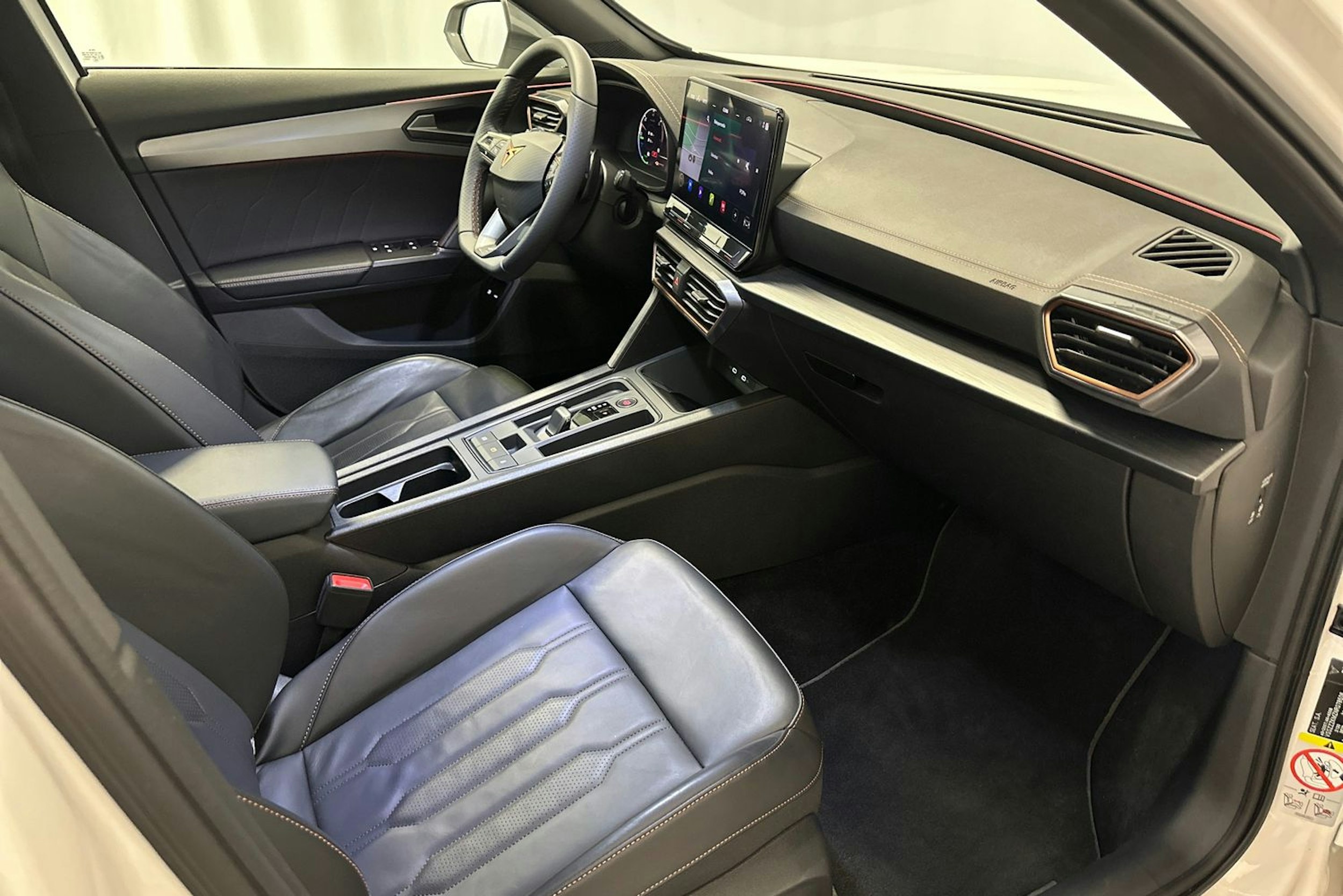 valkoinen CUPRA Formentor 2022 kuva 15.