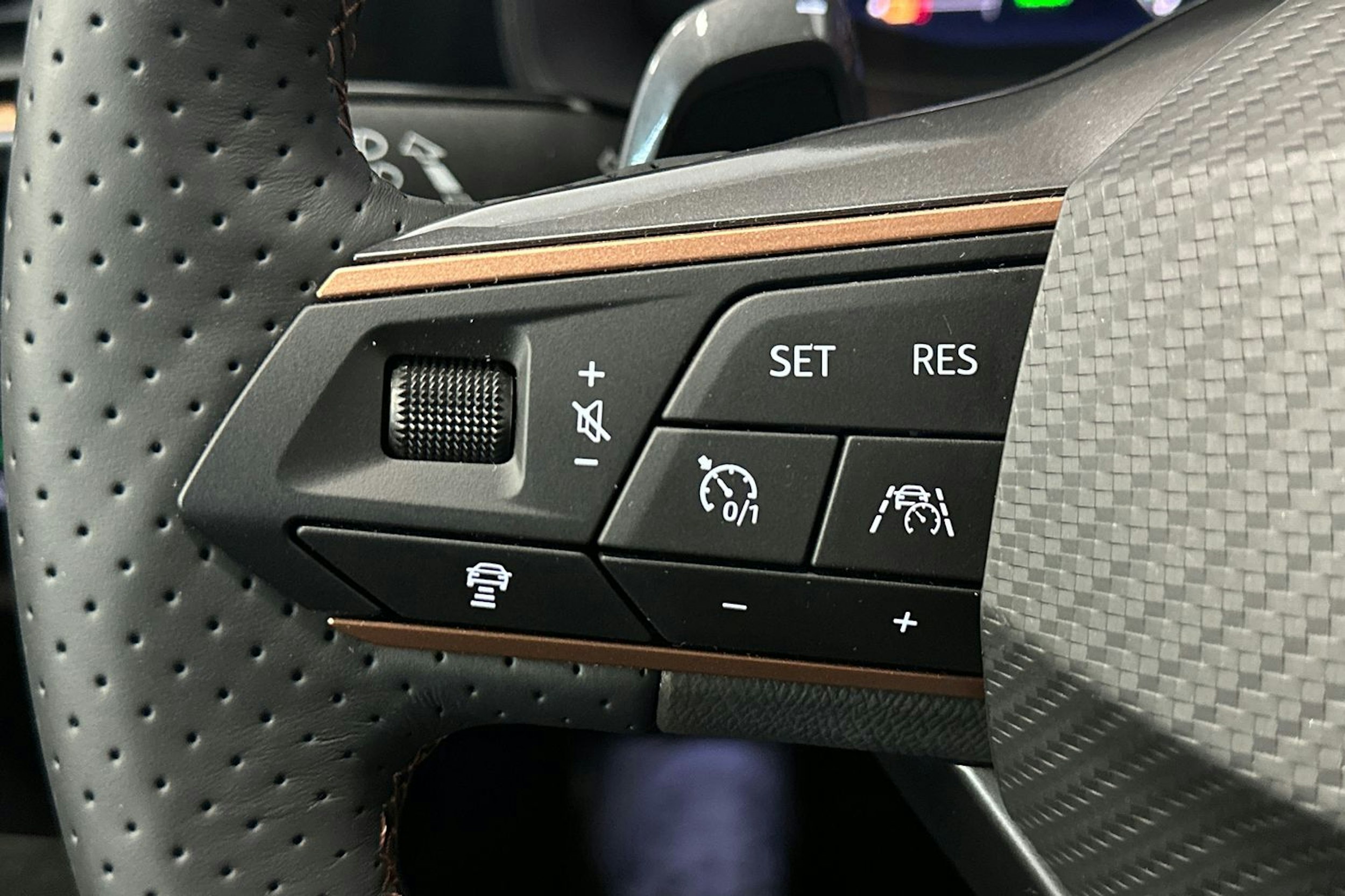 valkoinen CUPRA Formentor 2022 kuva 33.