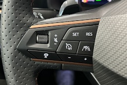 valkoinen CUPRA Formentor 2022 kuva 33.