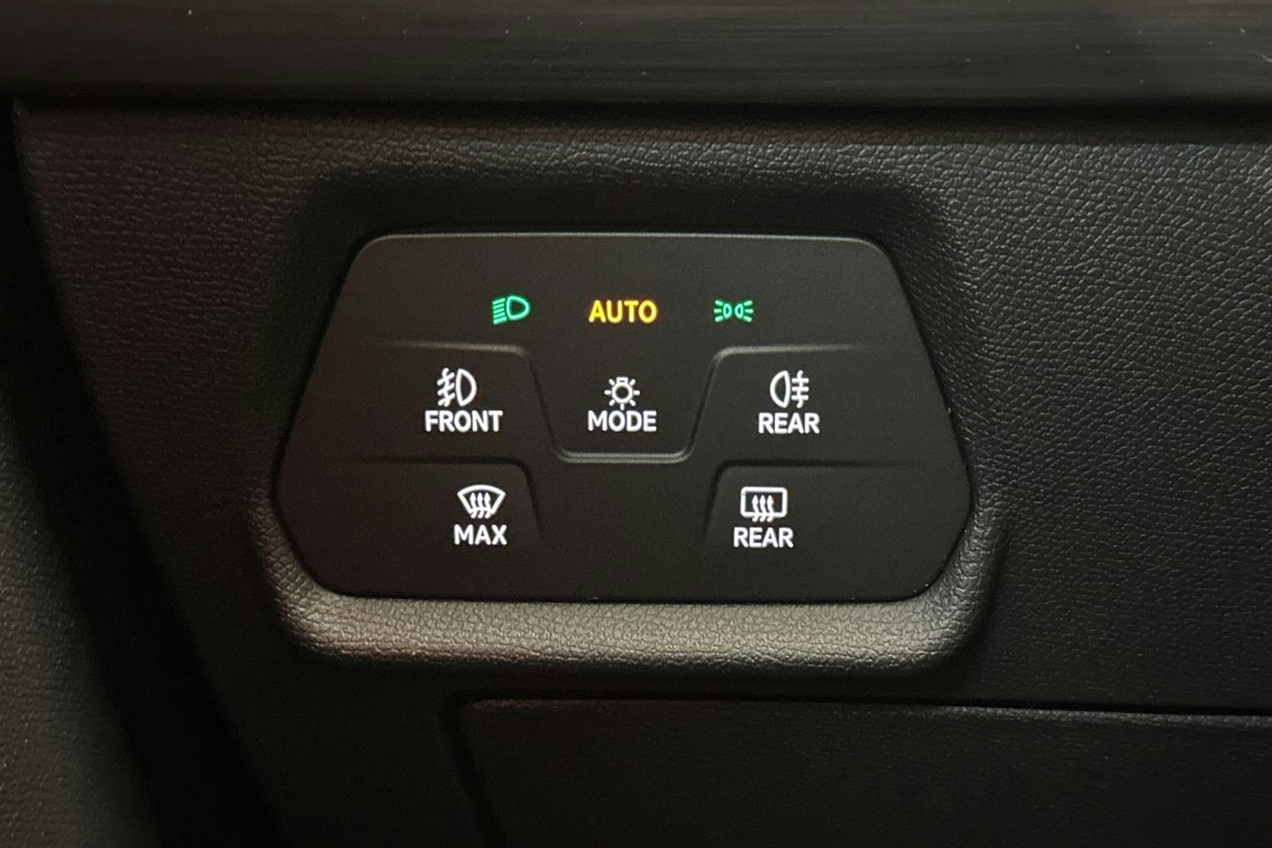 valkoinen CUPRA Formentor 2022 kuva 35.