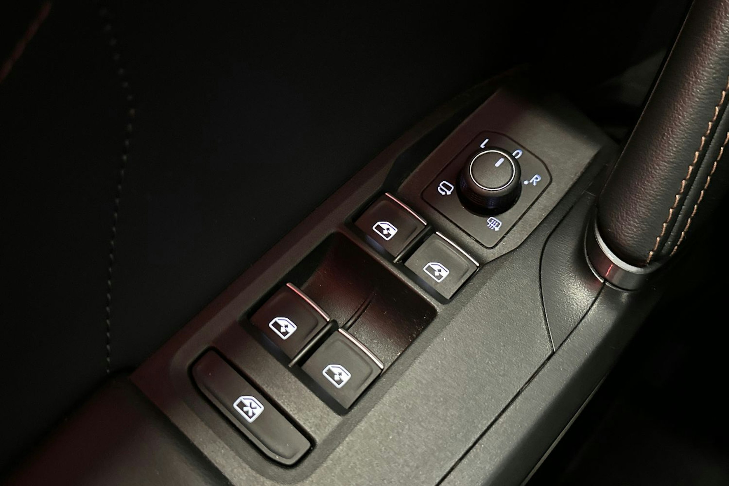 valkoinen CUPRA Formentor 2022 kuva 36.