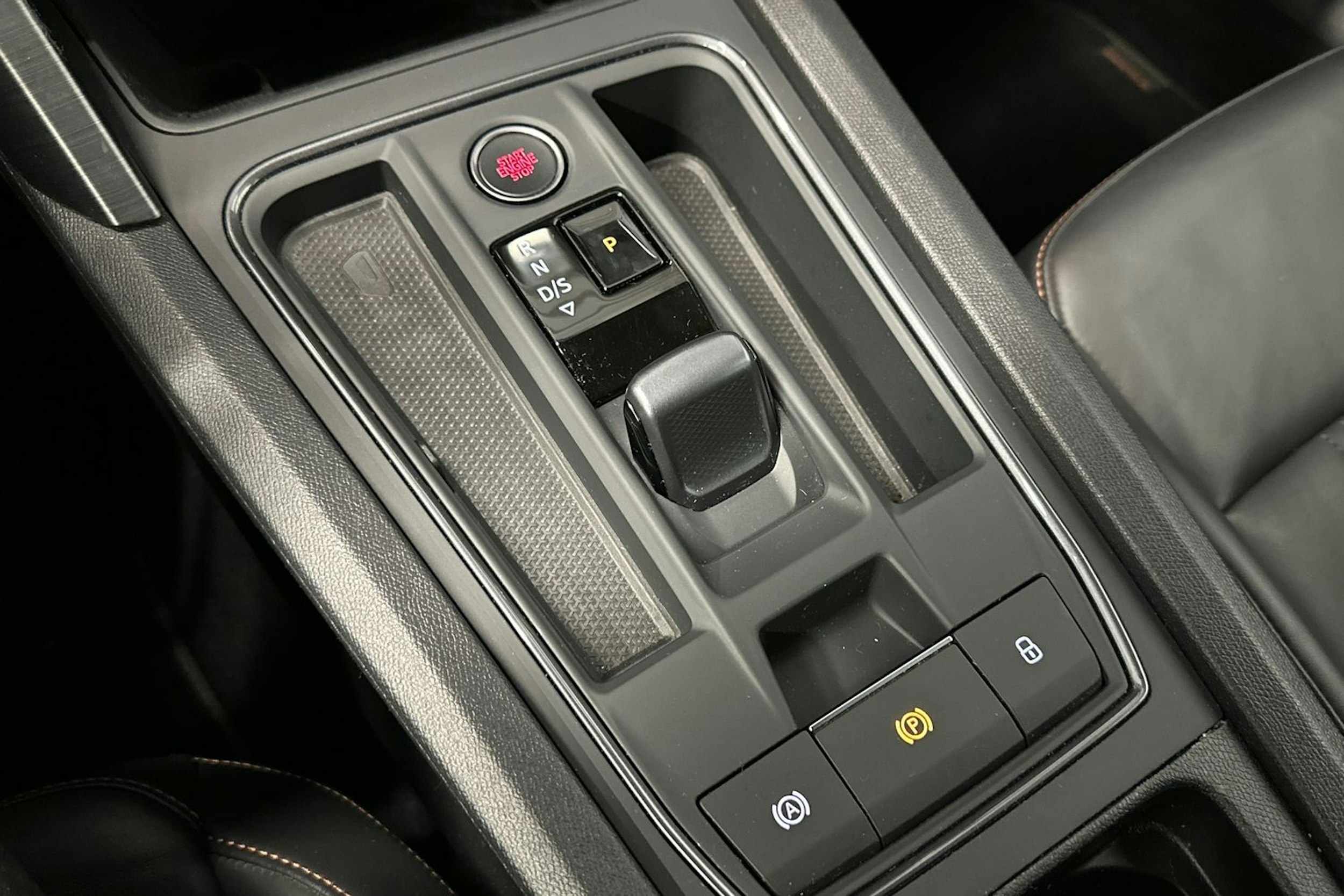 valkoinen CUPRA Formentor 2022 kuva 38.