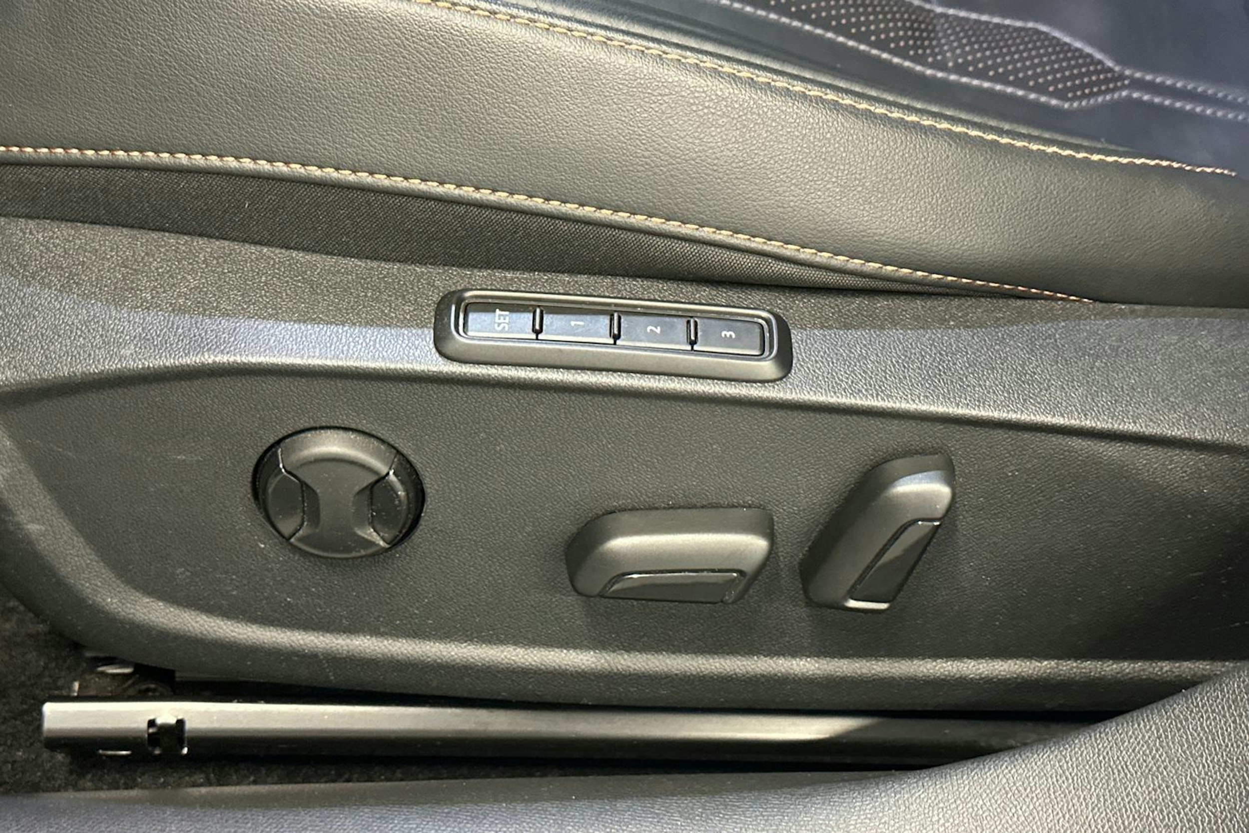 valkoinen CUPRA Formentor 2022 kuva 39.