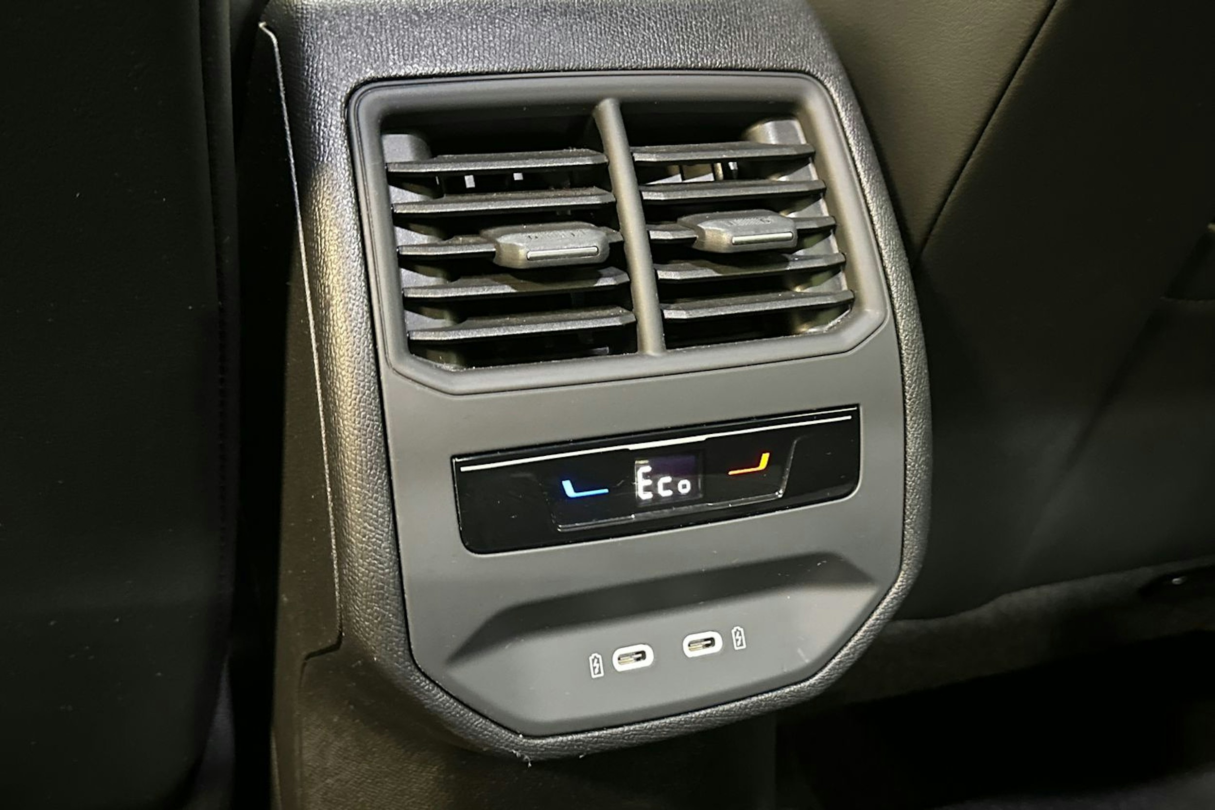 valkoinen CUPRA Formentor 2022 kuva 41.