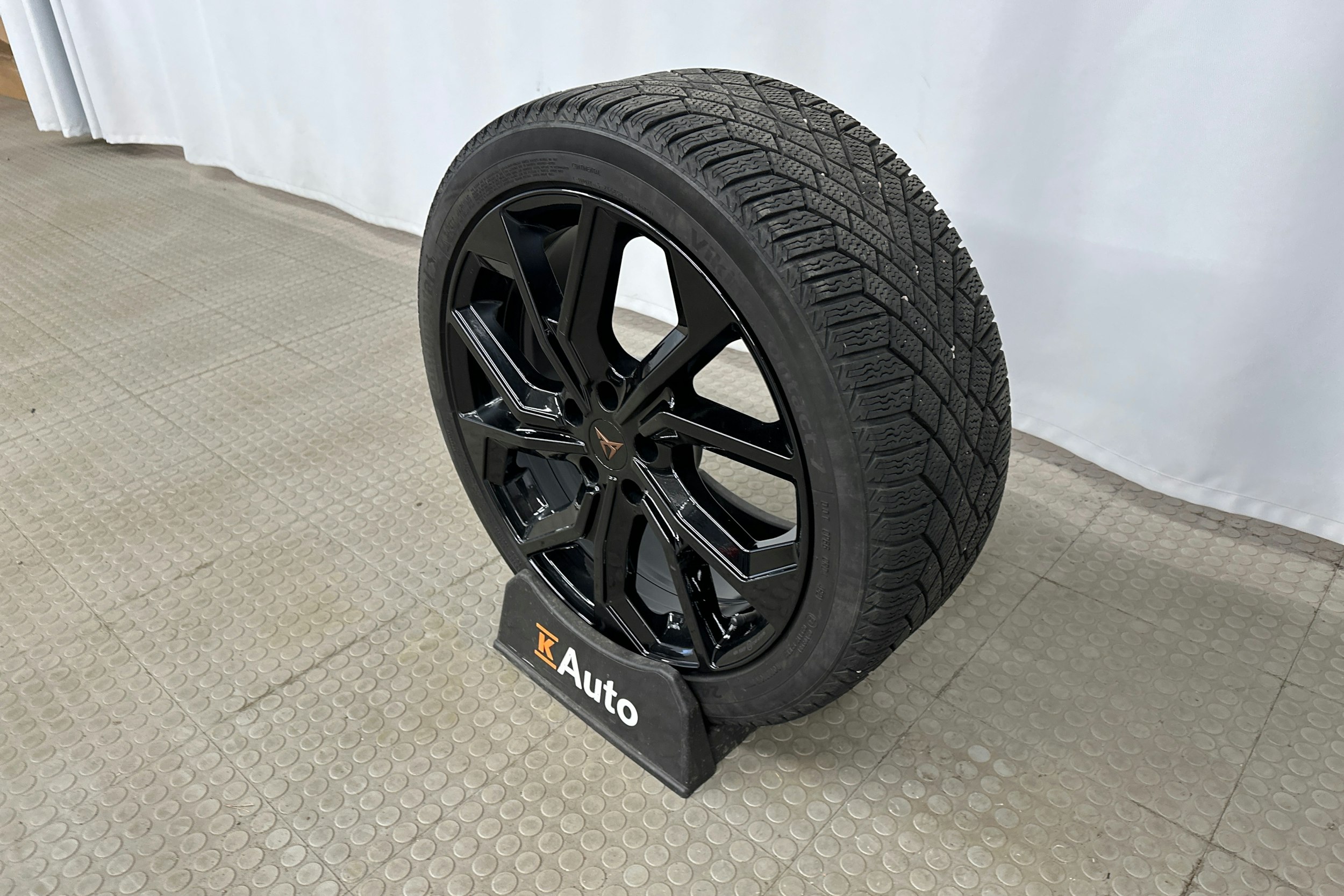 harmaa CUPRA Formentor 2022 kuva 13.