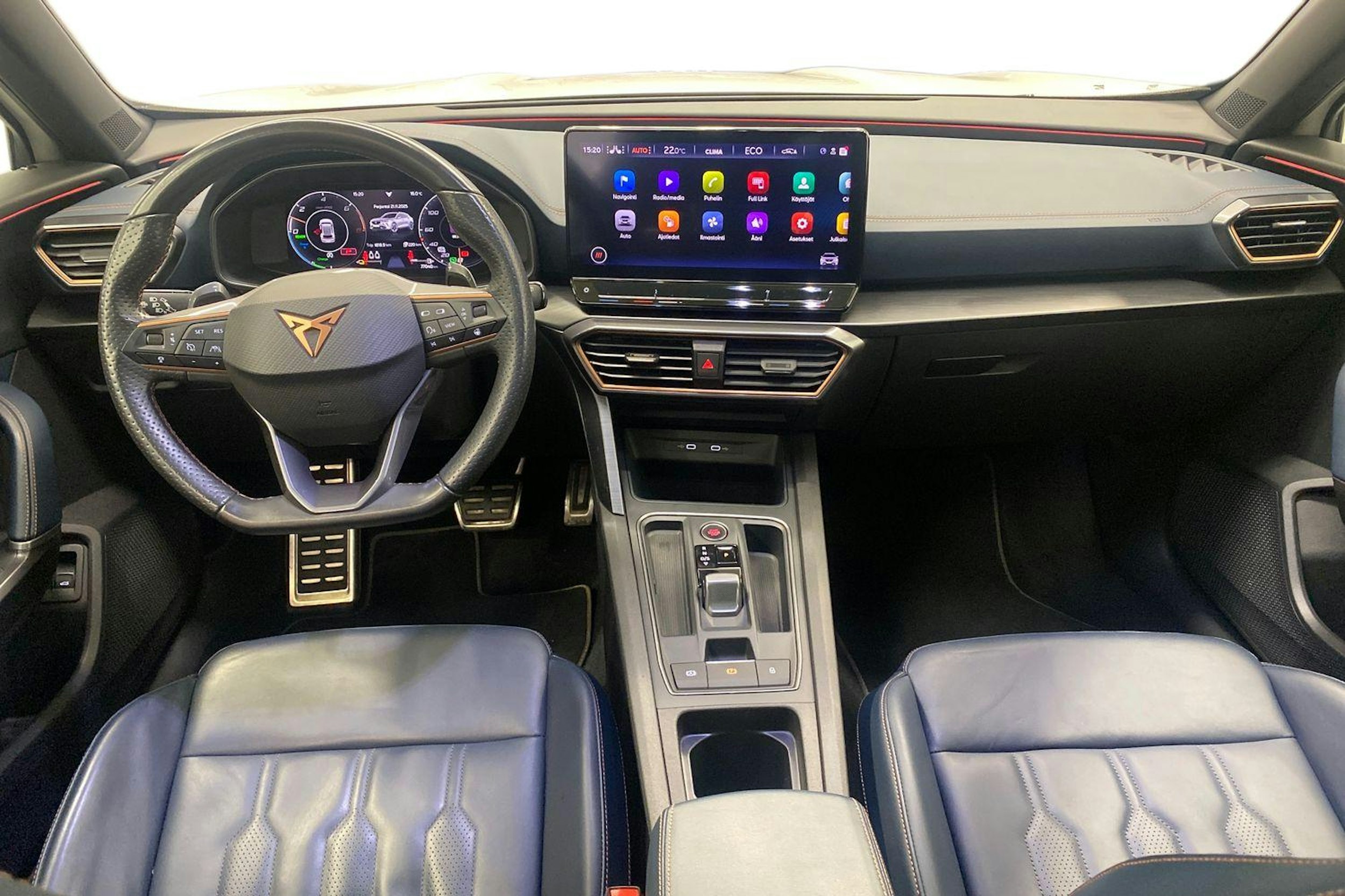 Valkoinen CUPRA Formentor 2022 kuva 9.