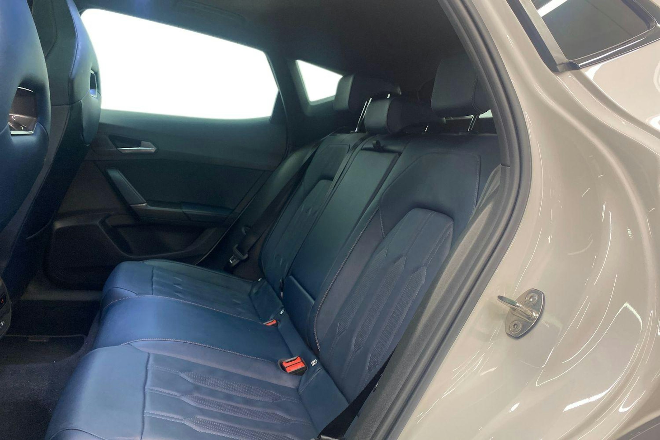 Valkoinen CUPRA Formentor 2022 kuva 10.