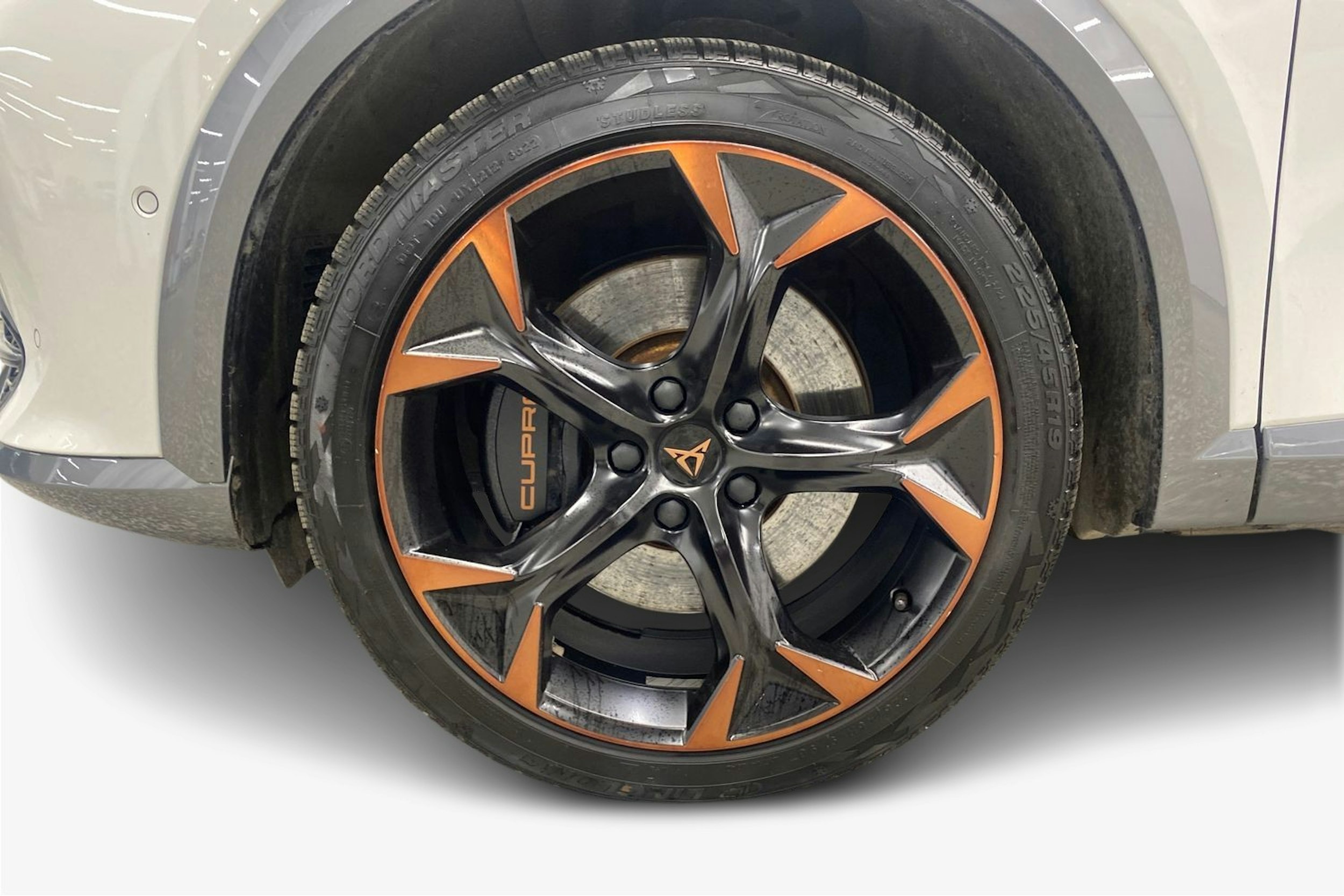 Valkoinen CUPRA Formentor 2022 kuva 11.