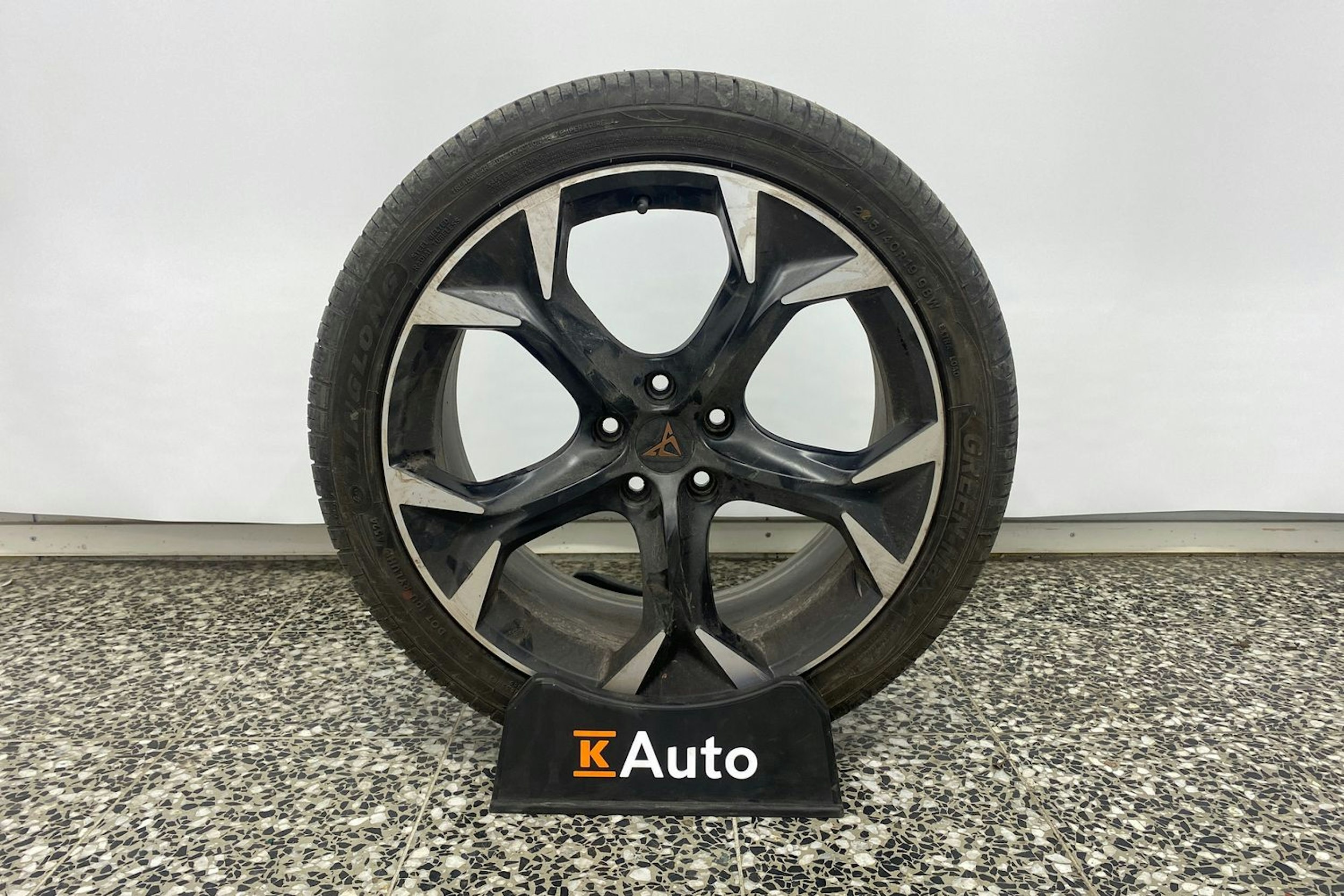 Valkoinen CUPRA Formentor 2022 kuva 13.