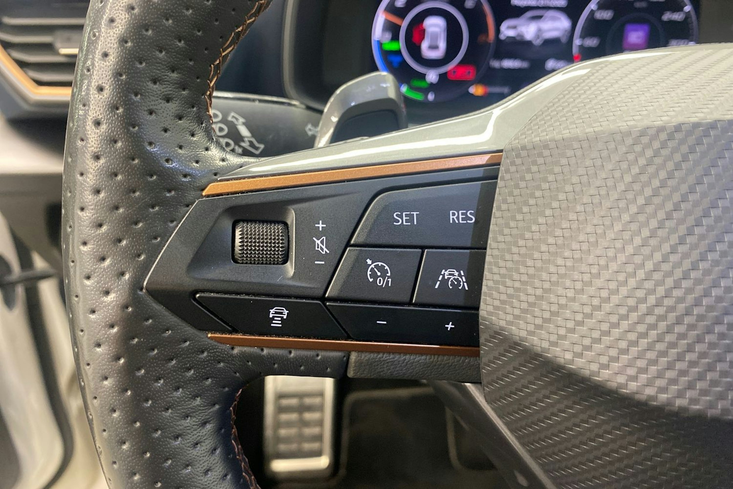 Valkoinen CUPRA Formentor 2022 kuva 16.