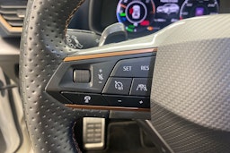 Valkoinen CUPRA Formentor 2022 kuva 16.