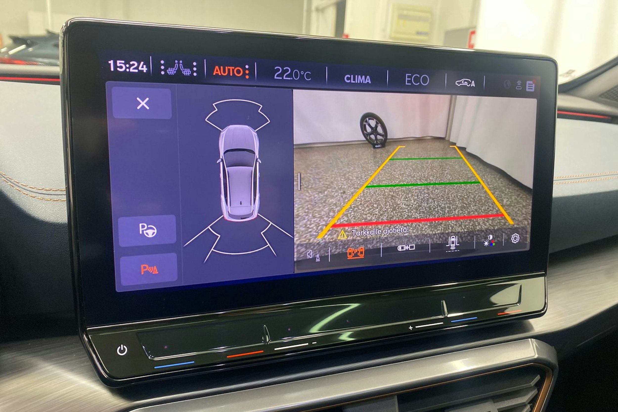 Valkoinen CUPRA Formentor 2022 kuva 24.