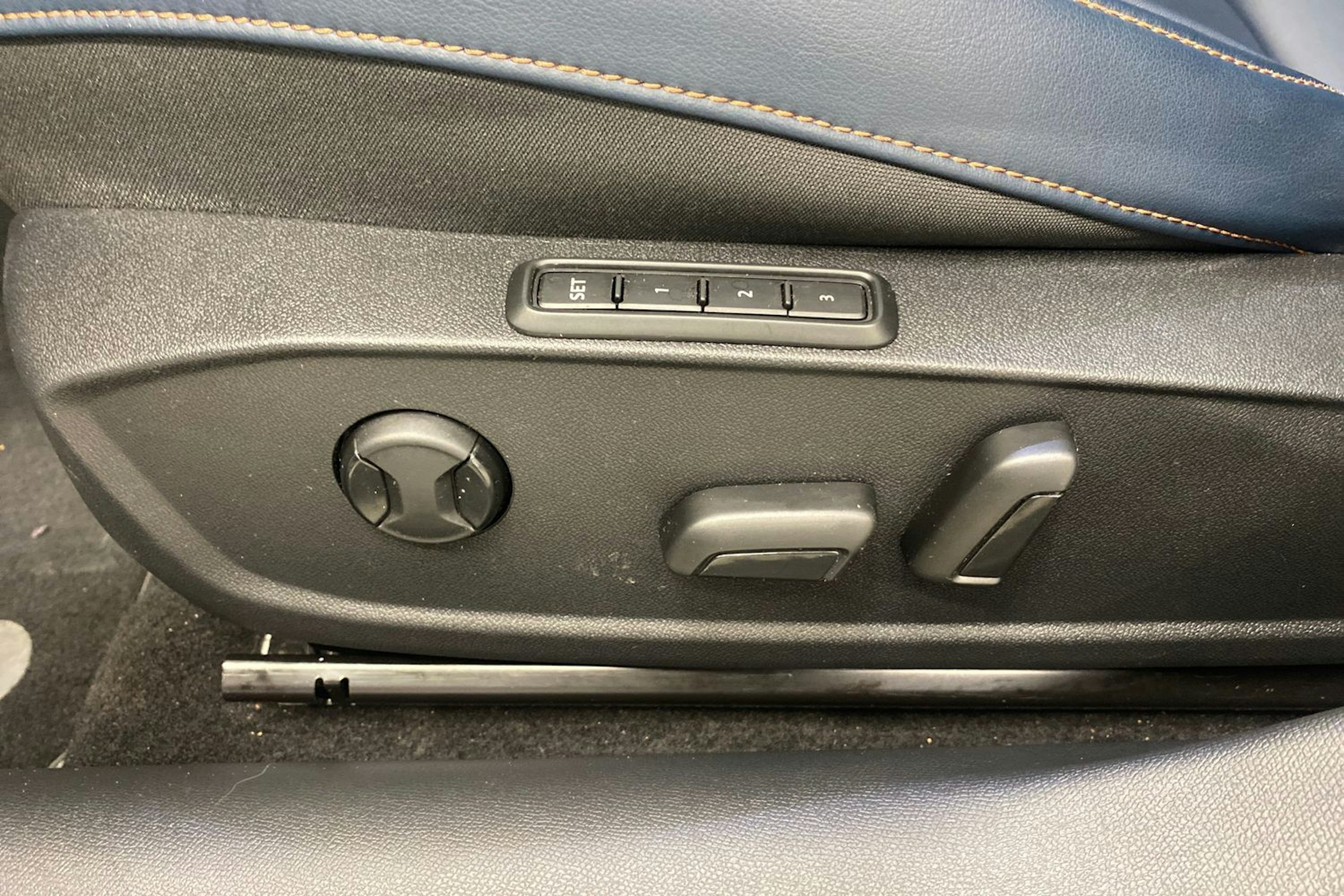 Valkoinen CUPRA Formentor 2022 kuva 25.