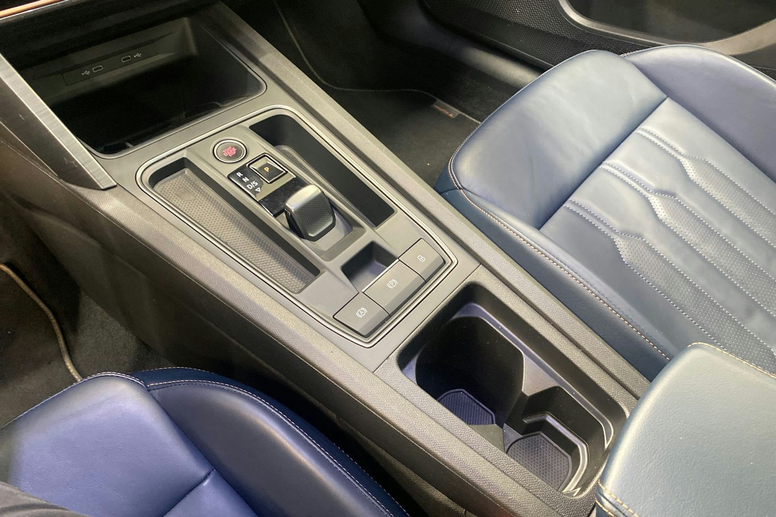 Valkoinen CUPRA Formentor 2022 kuva 26.