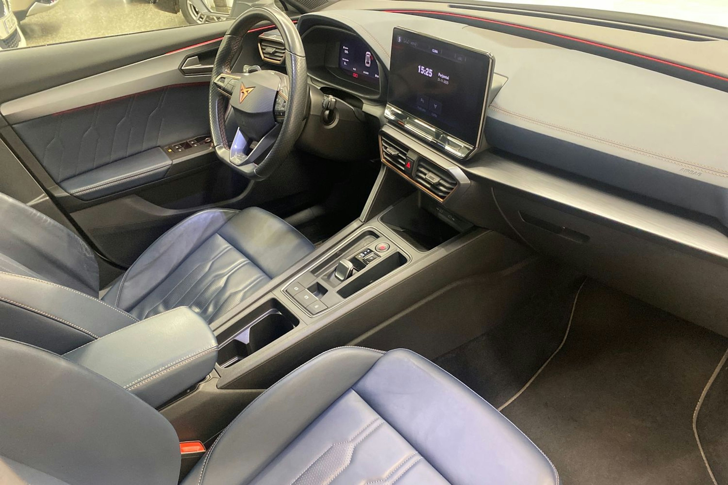 Valkoinen CUPRA Formentor 2022 kuva 28.