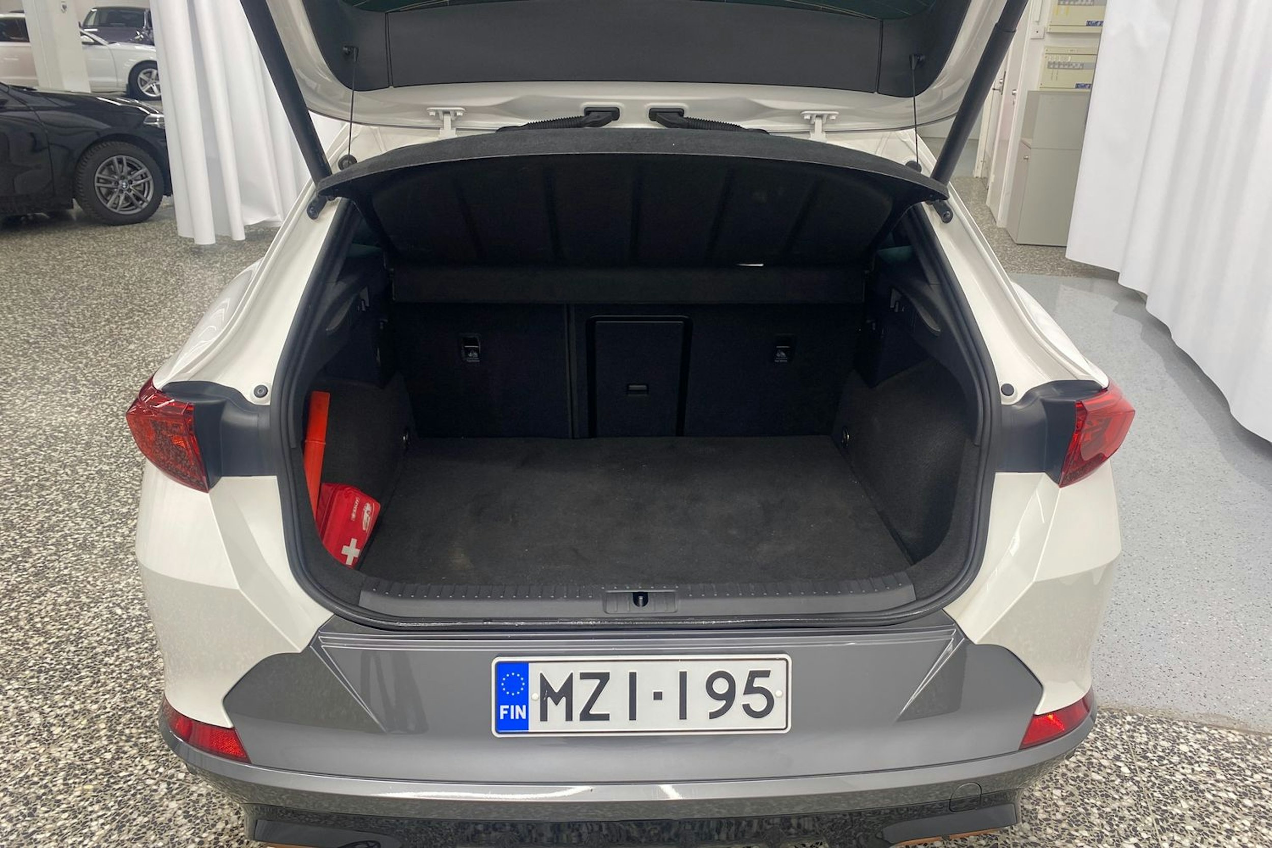 Valkoinen CUPRA Formentor 2022 kuva 30.