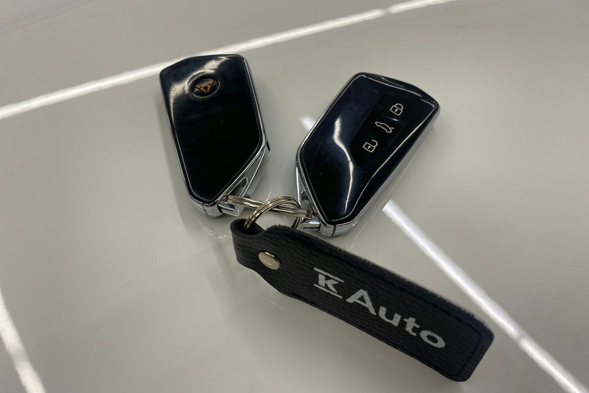 Valkoinen CUPRA Formentor 2022 kuva 33.