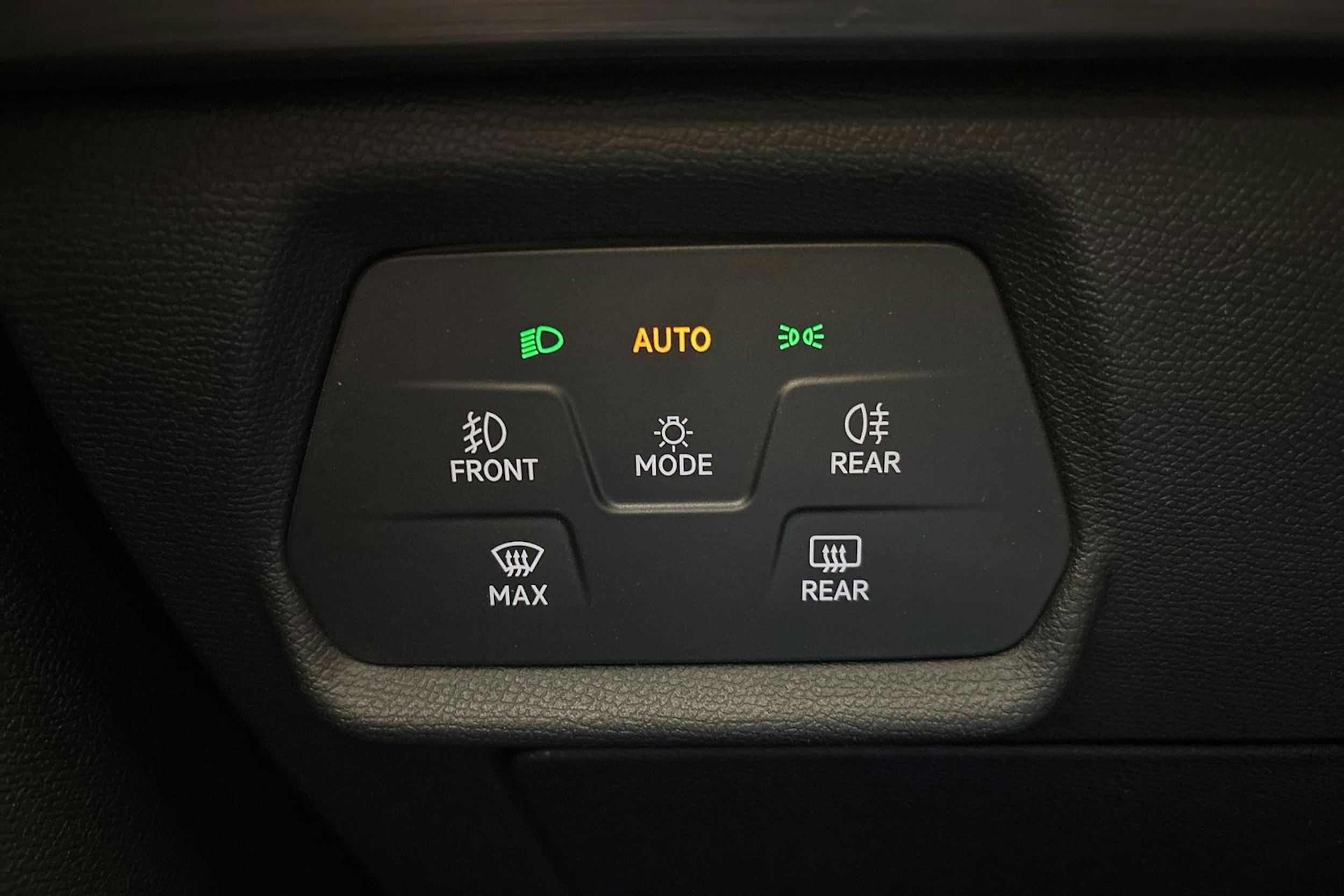 harmaa CUPRA Formentor 2022 kuva 13.