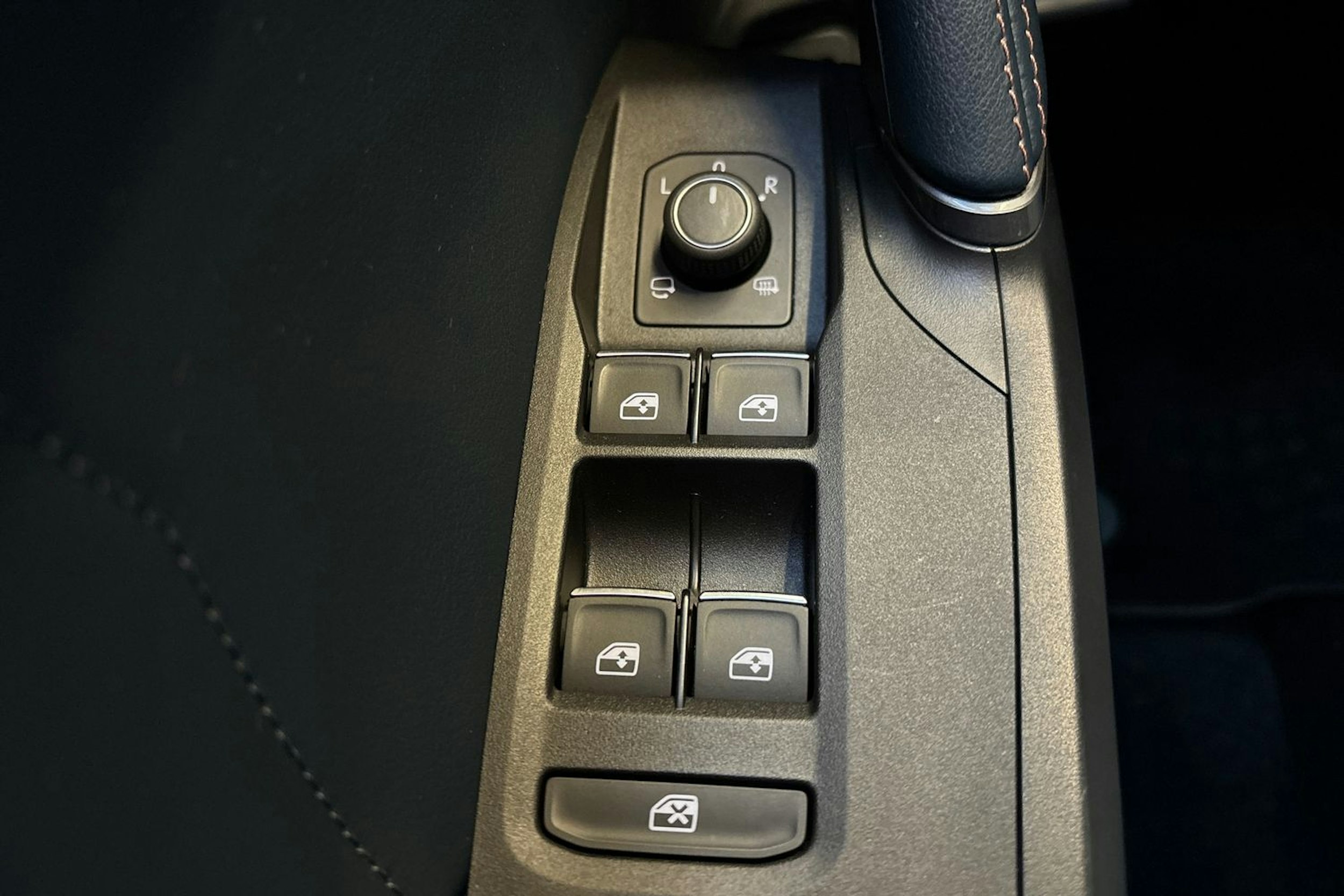 harmaa CUPRA Formentor 2022 kuva 18.