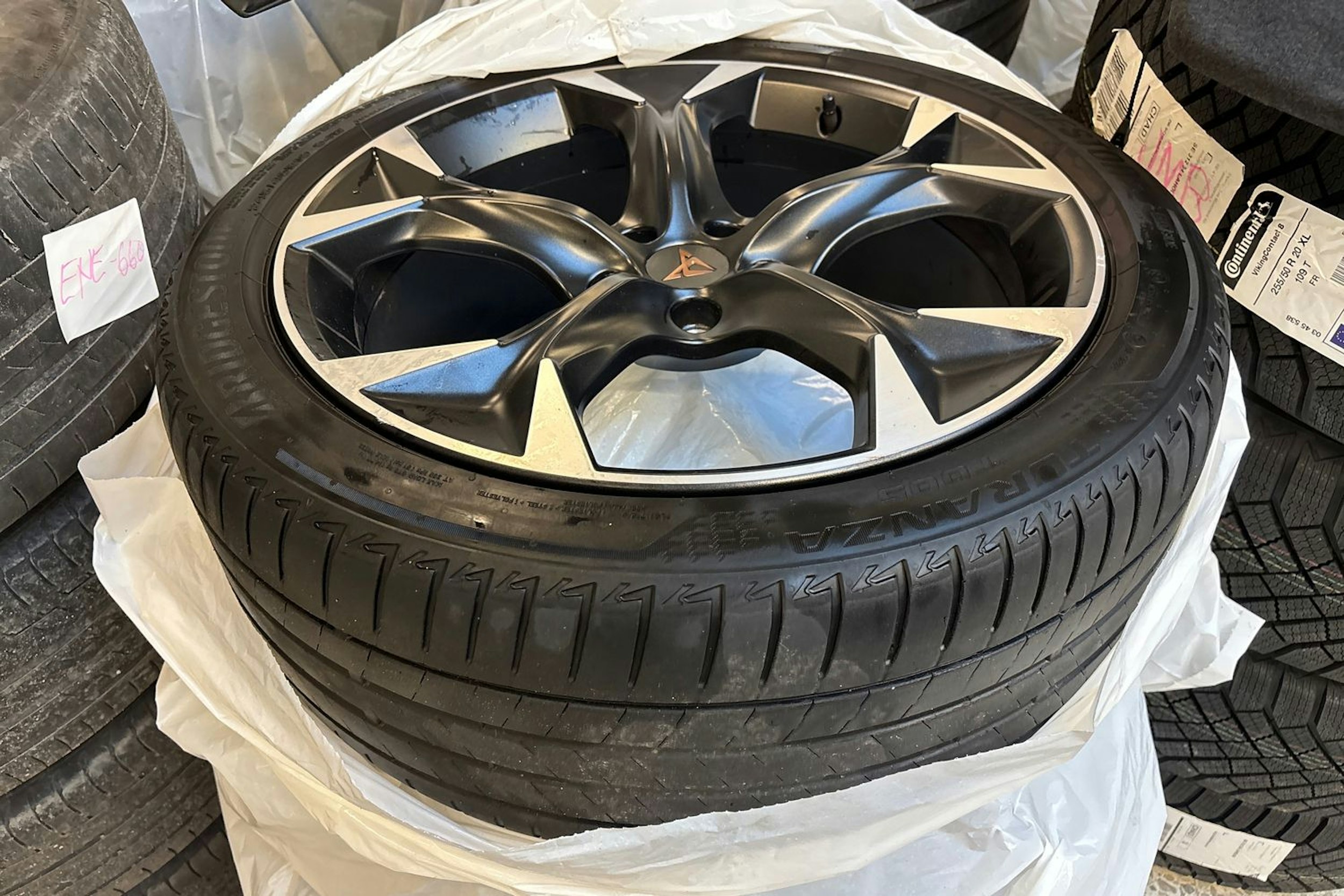 harmaa CUPRA Formentor 2022 kuva 23.