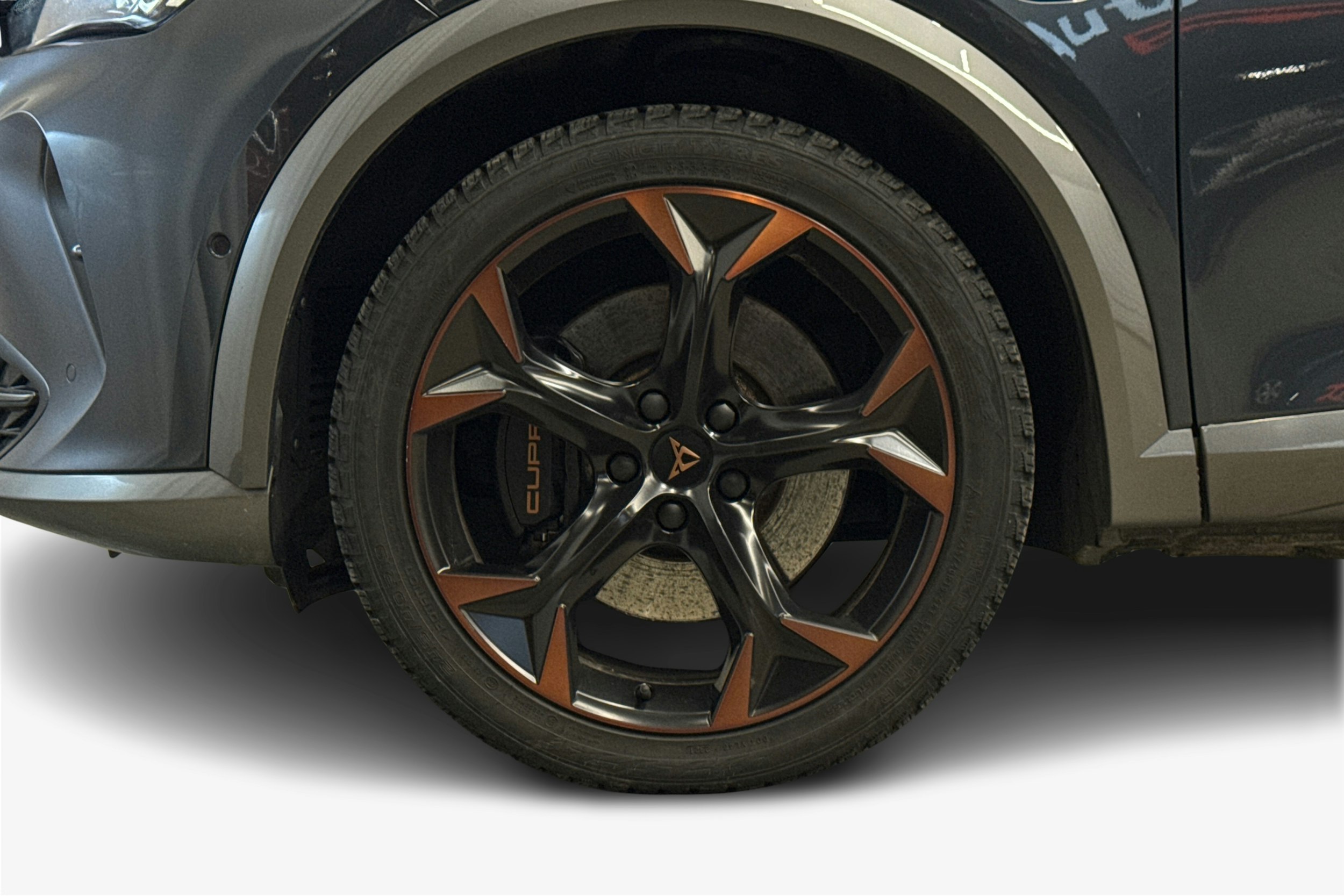 harmaa CUPRA Formentor 2022 kuva 11.