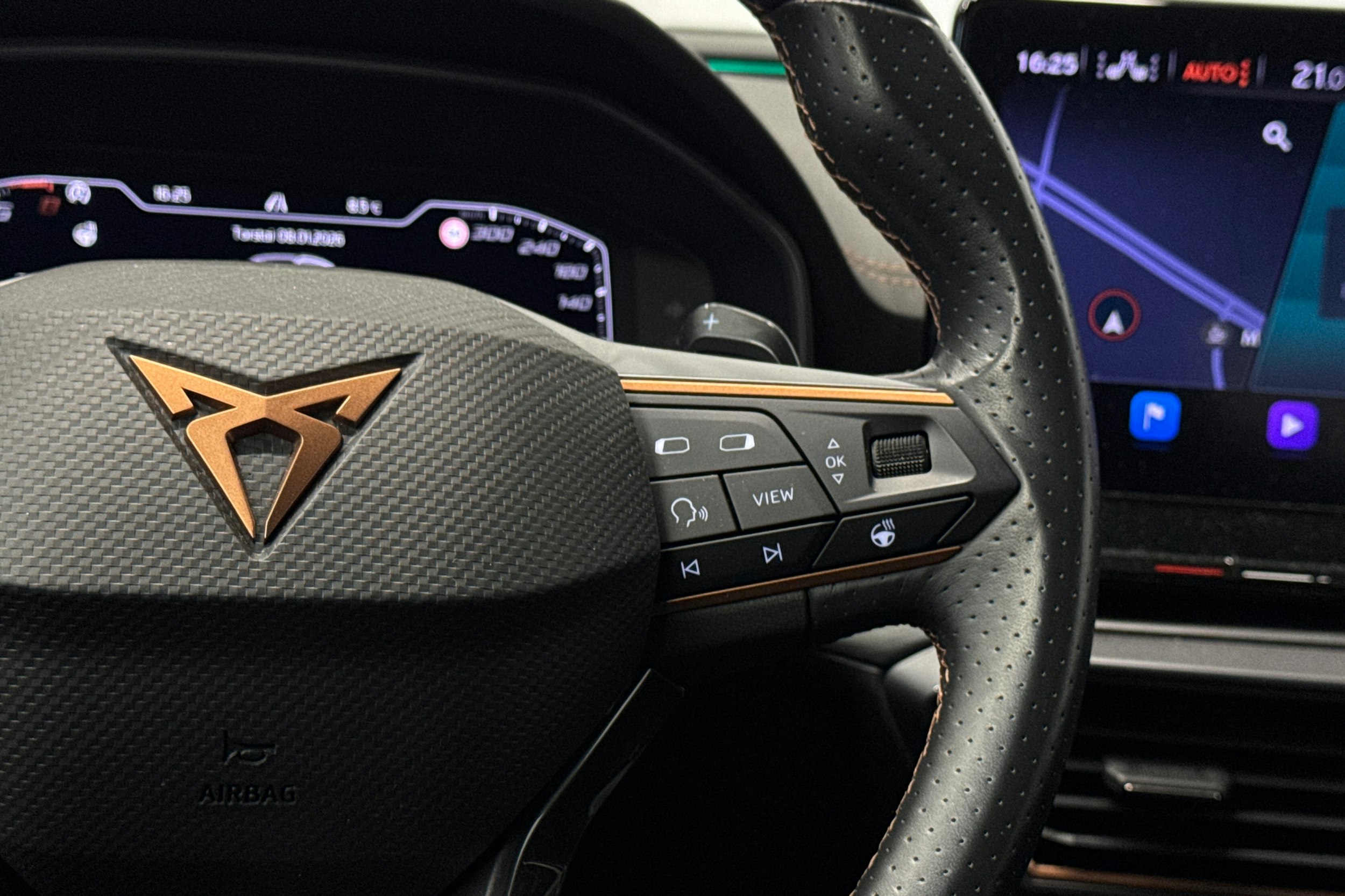 harmaa CUPRA Formentor 2022 kuva 15.