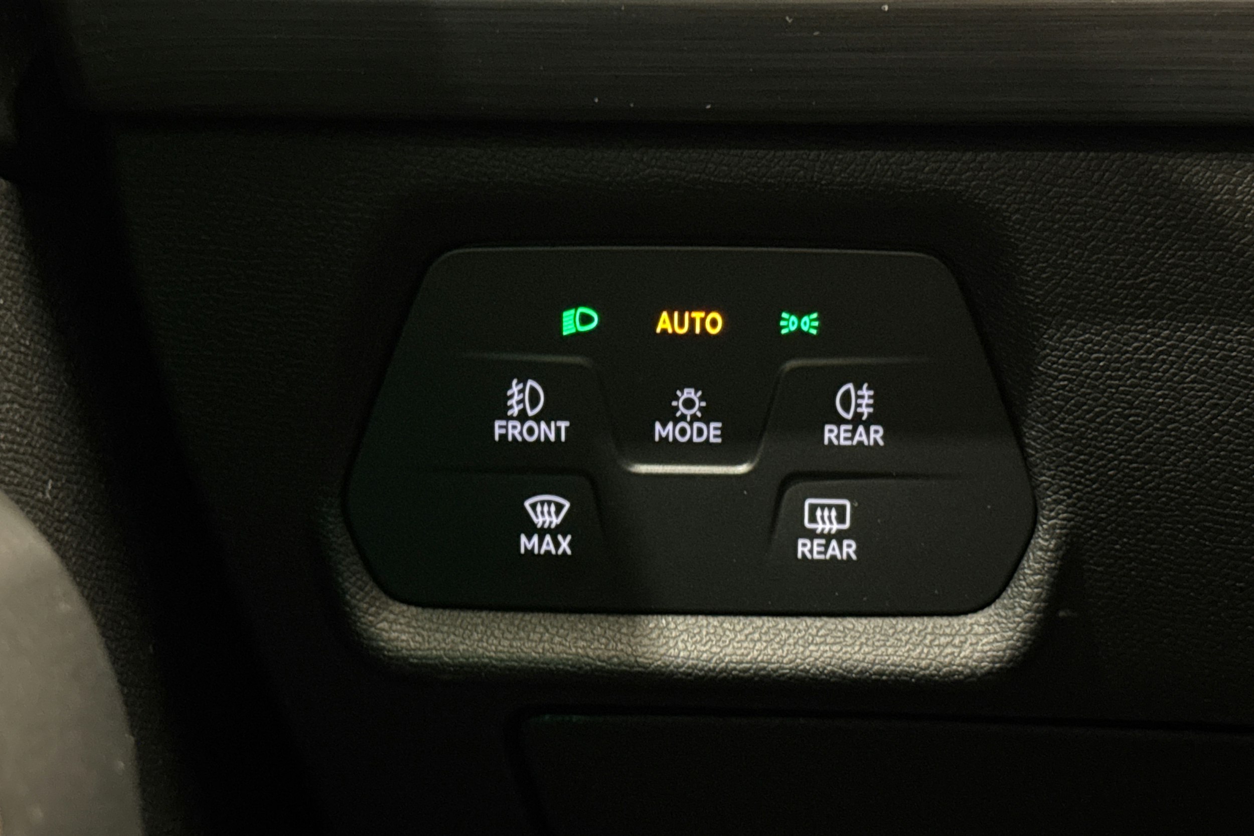 harmaa CUPRA Formentor 2022 kuva 17.