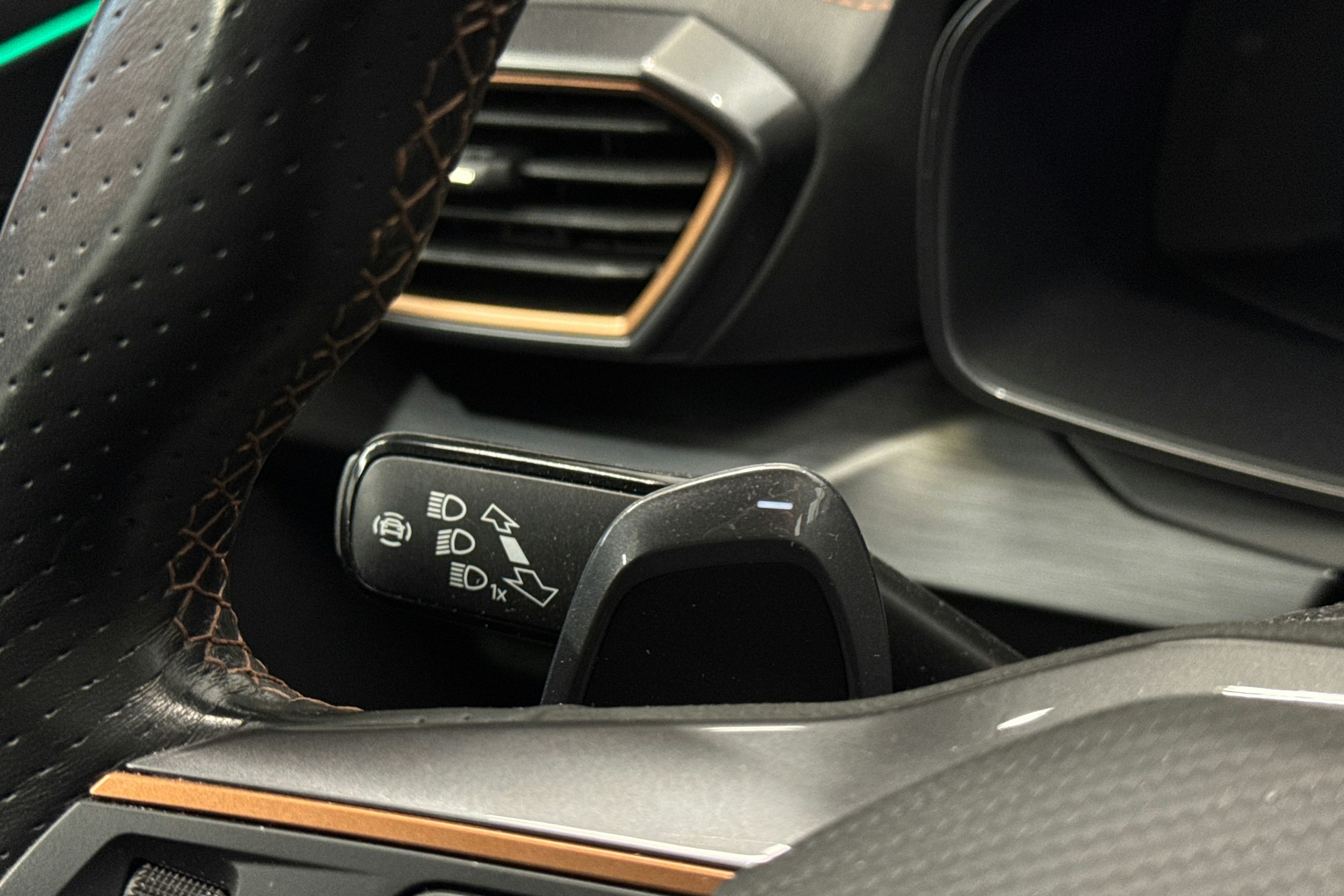 harmaa CUPRA Formentor 2022 kuva 18.