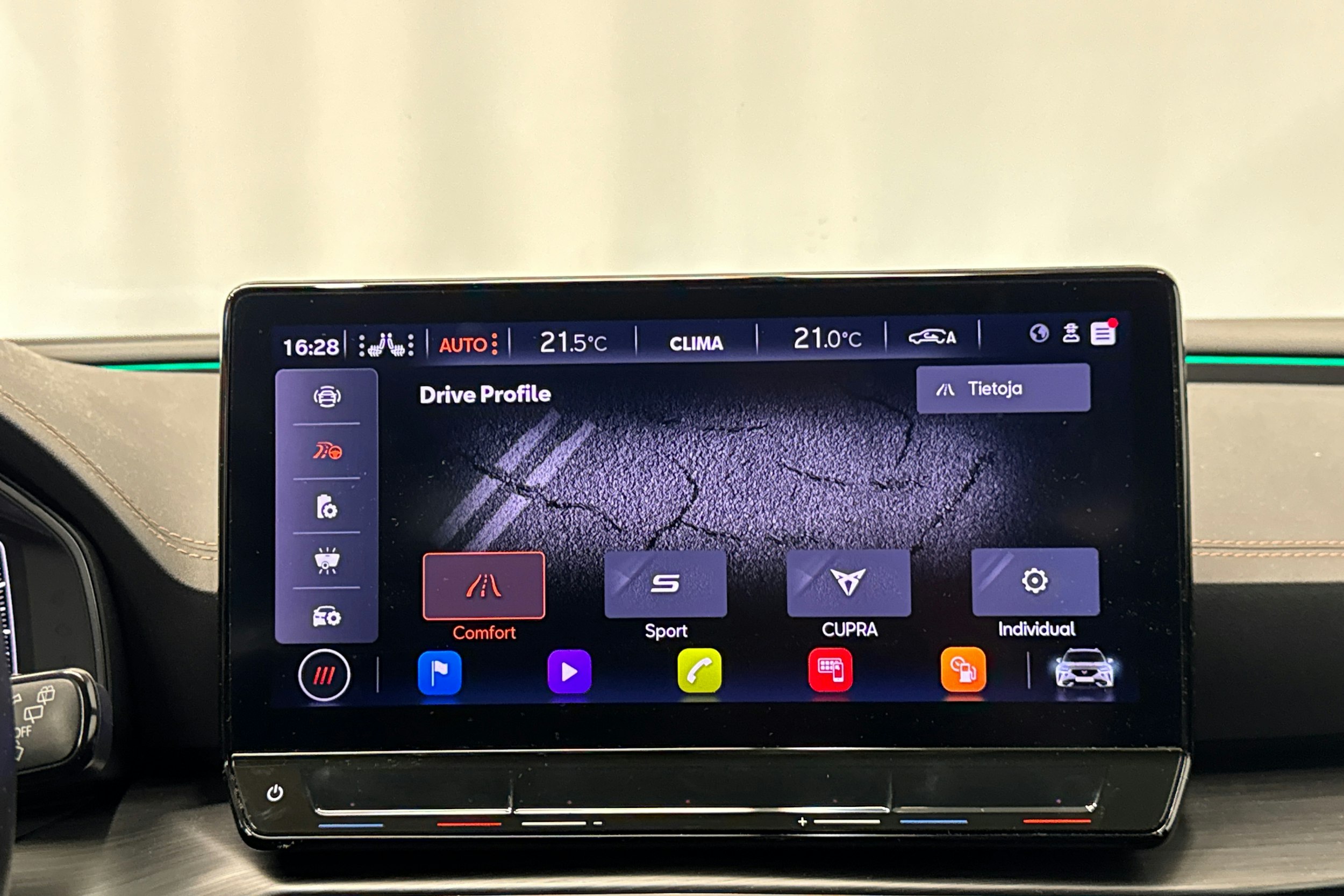 harmaa CUPRA Formentor 2022 kuva 21.