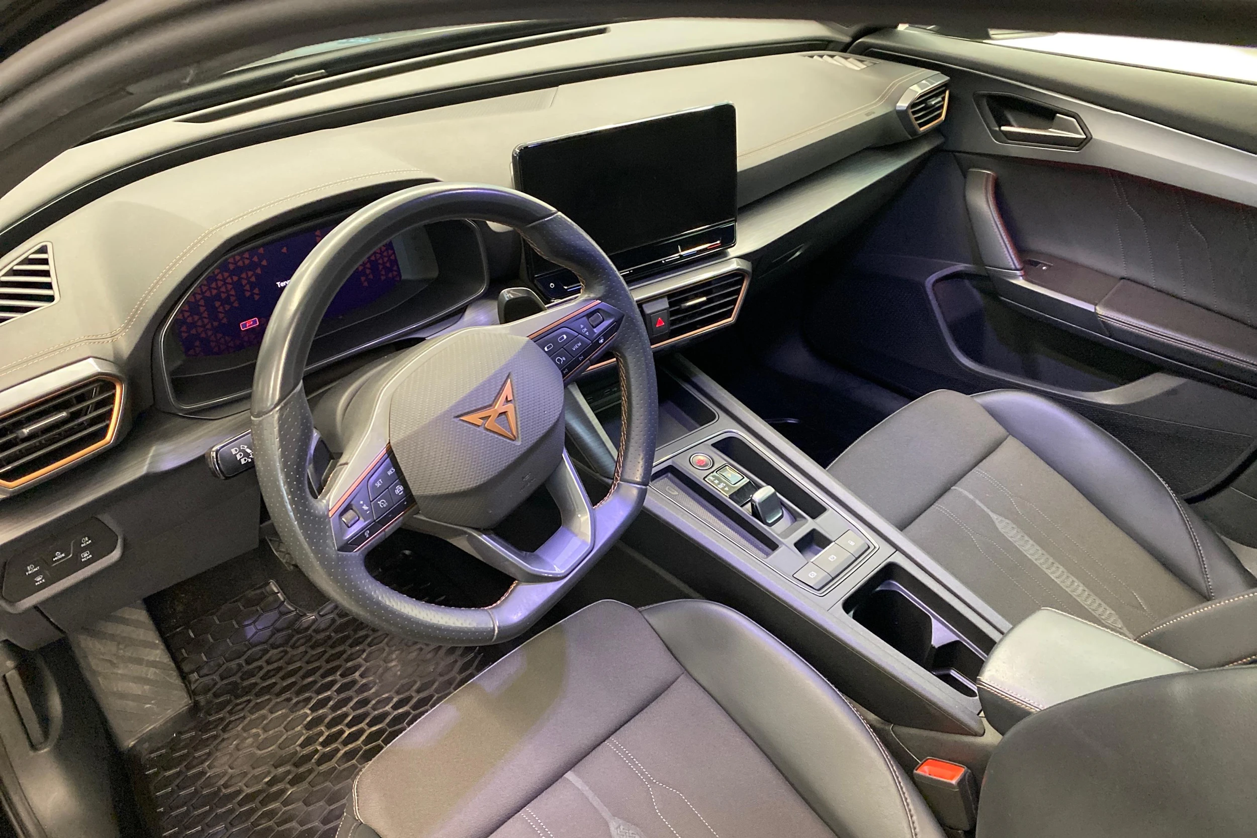 Musta CUPRA Formentor 2022 kuva 6.