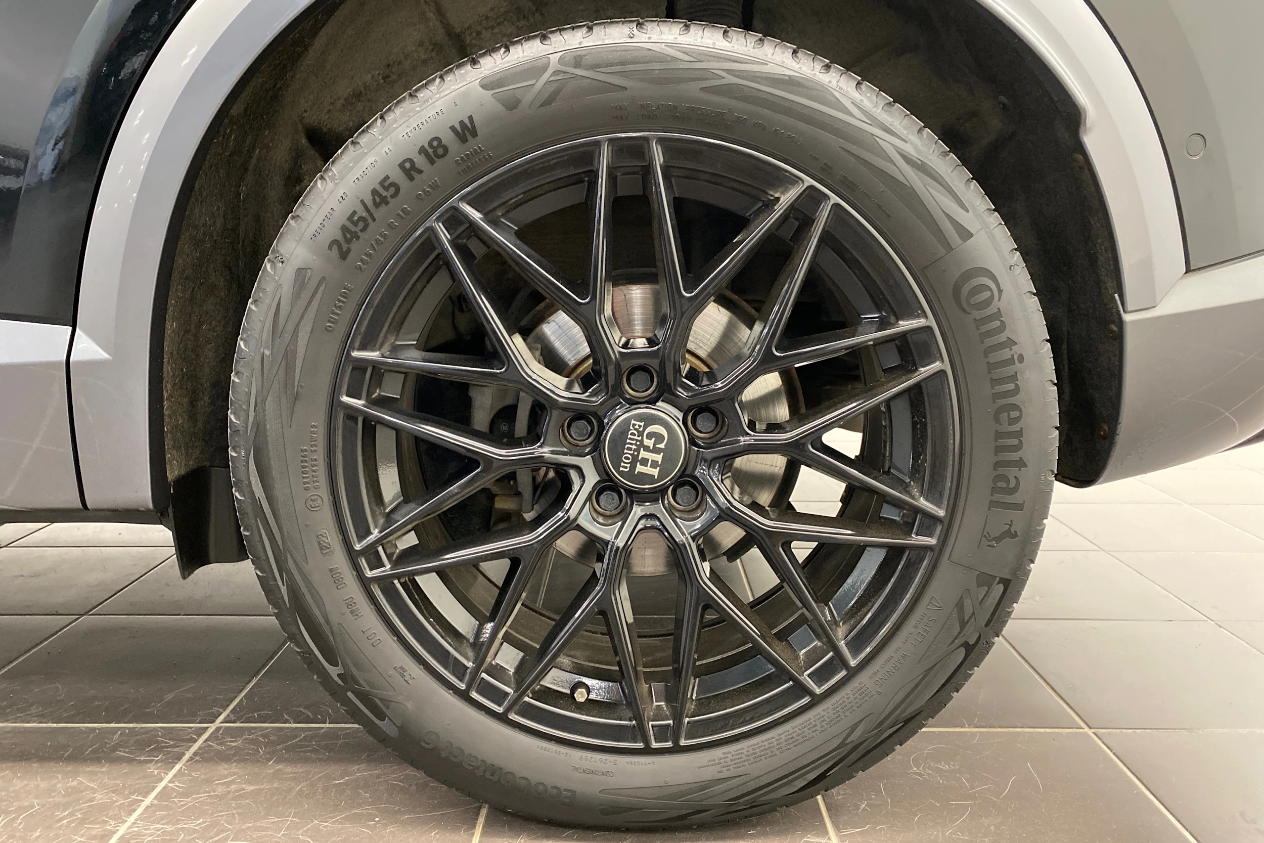Musta CUPRA Formentor 2022 kuva 10.