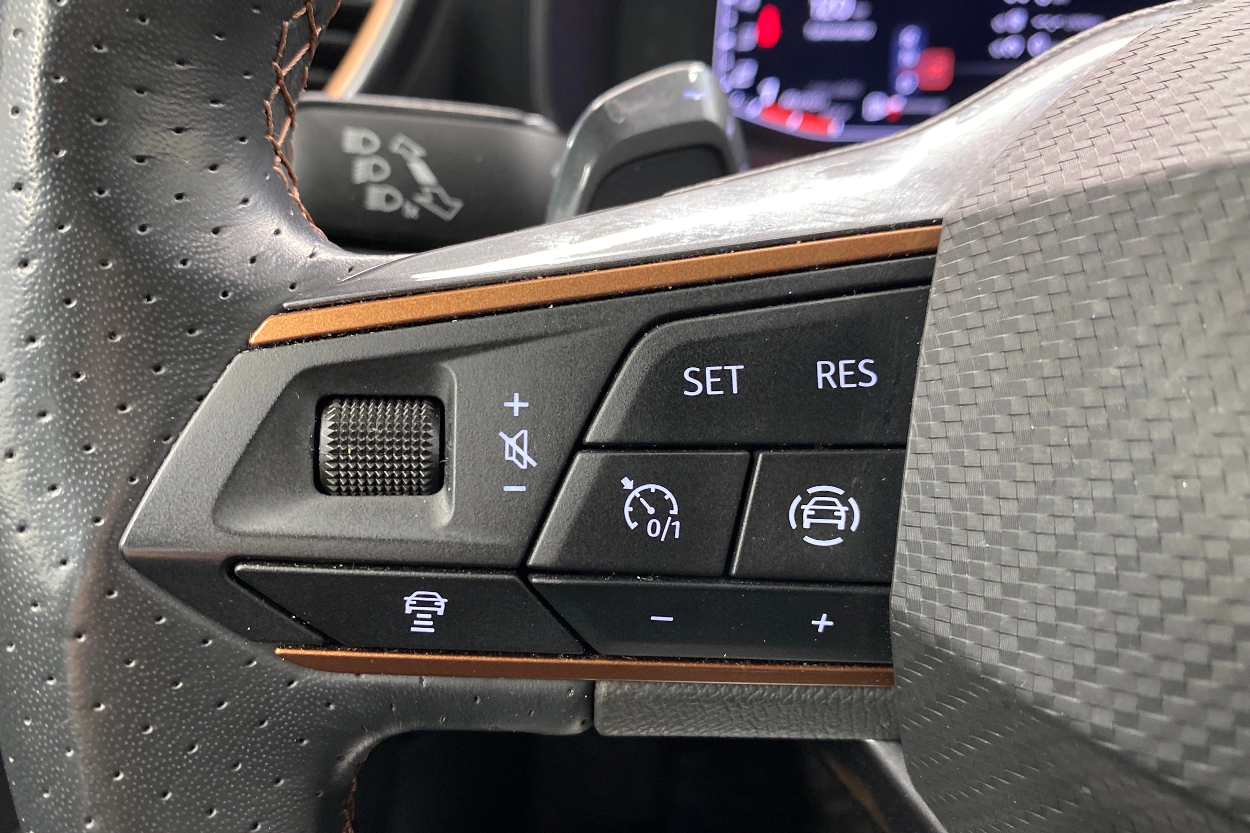 Musta CUPRA Formentor 2022 kuva 16.