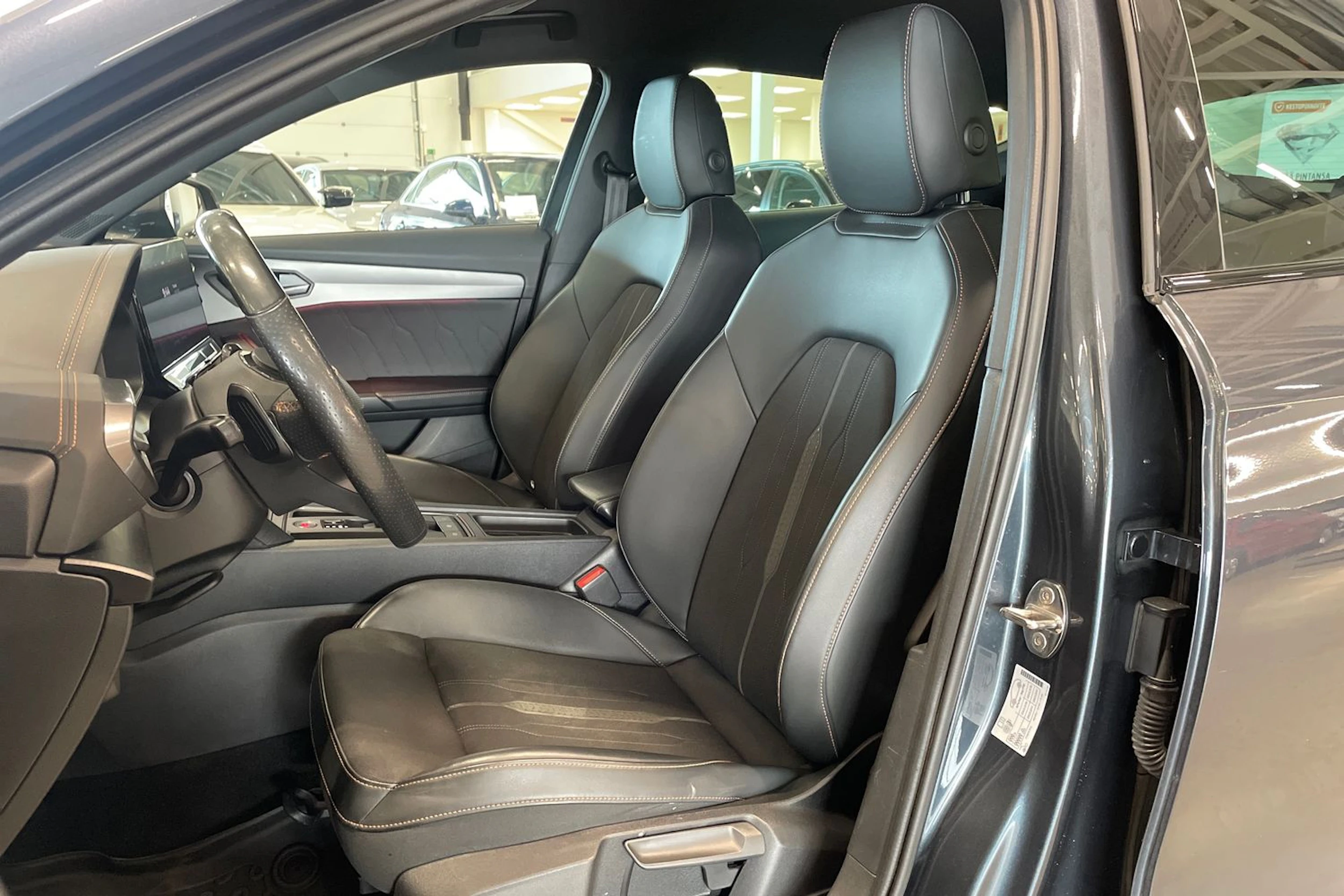 harmaa CUPRA Formentor 2022 kuva 15.