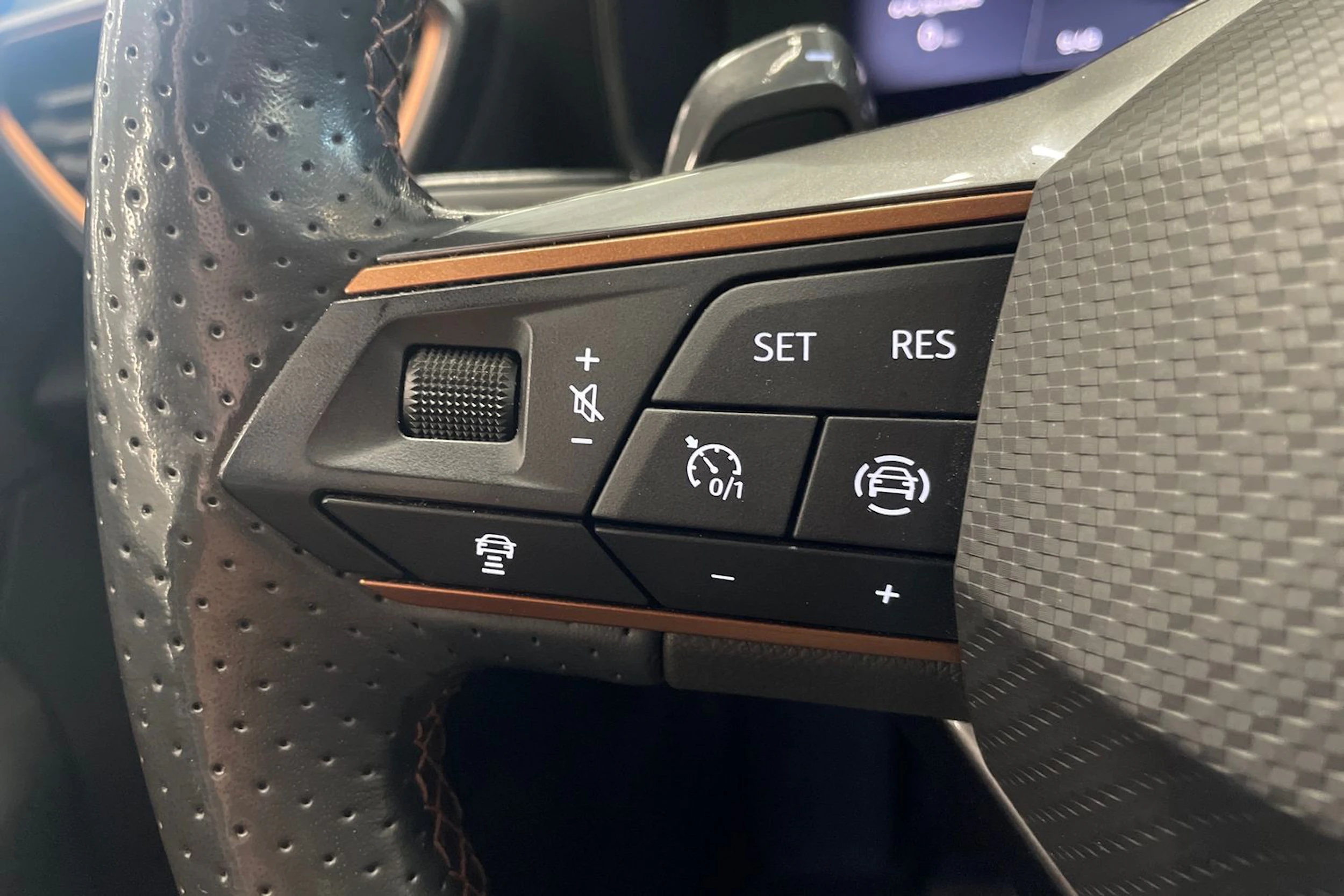 harmaa CUPRA Formentor 2022 kuva 18.
