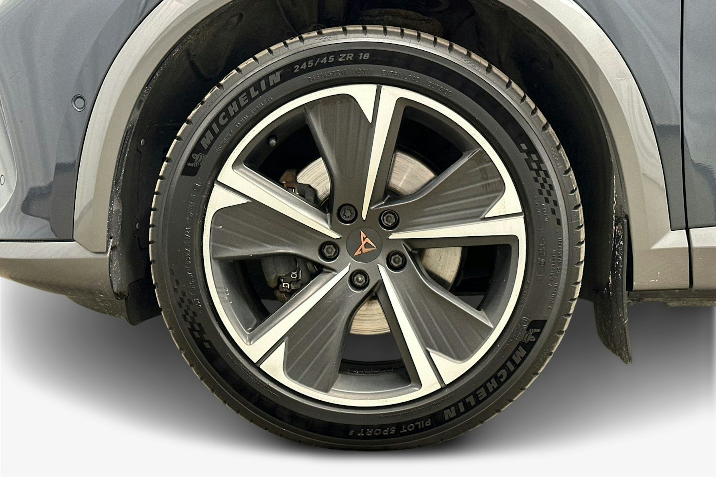 harmaa CUPRA Formentor 2022 kuva 11.