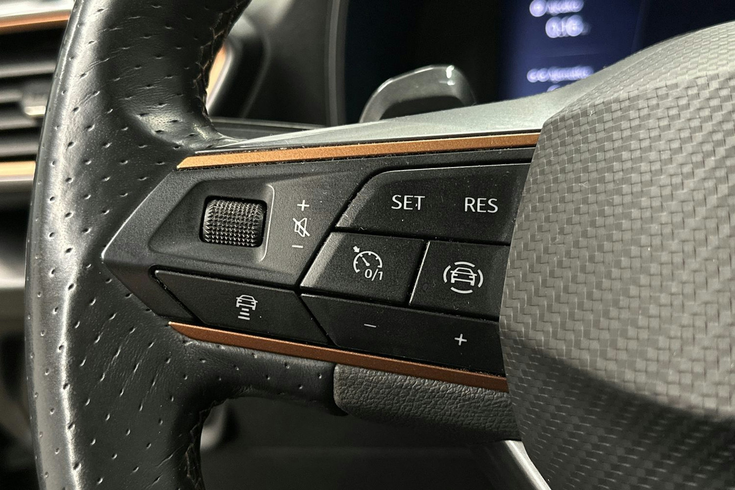 harmaa CUPRA Formentor 2022 kuva 24.