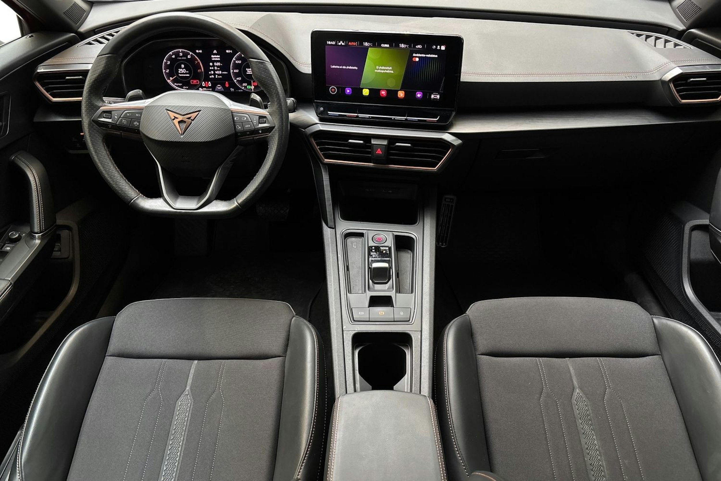 punainen CUPRA Formentor 2022 kuva 9.