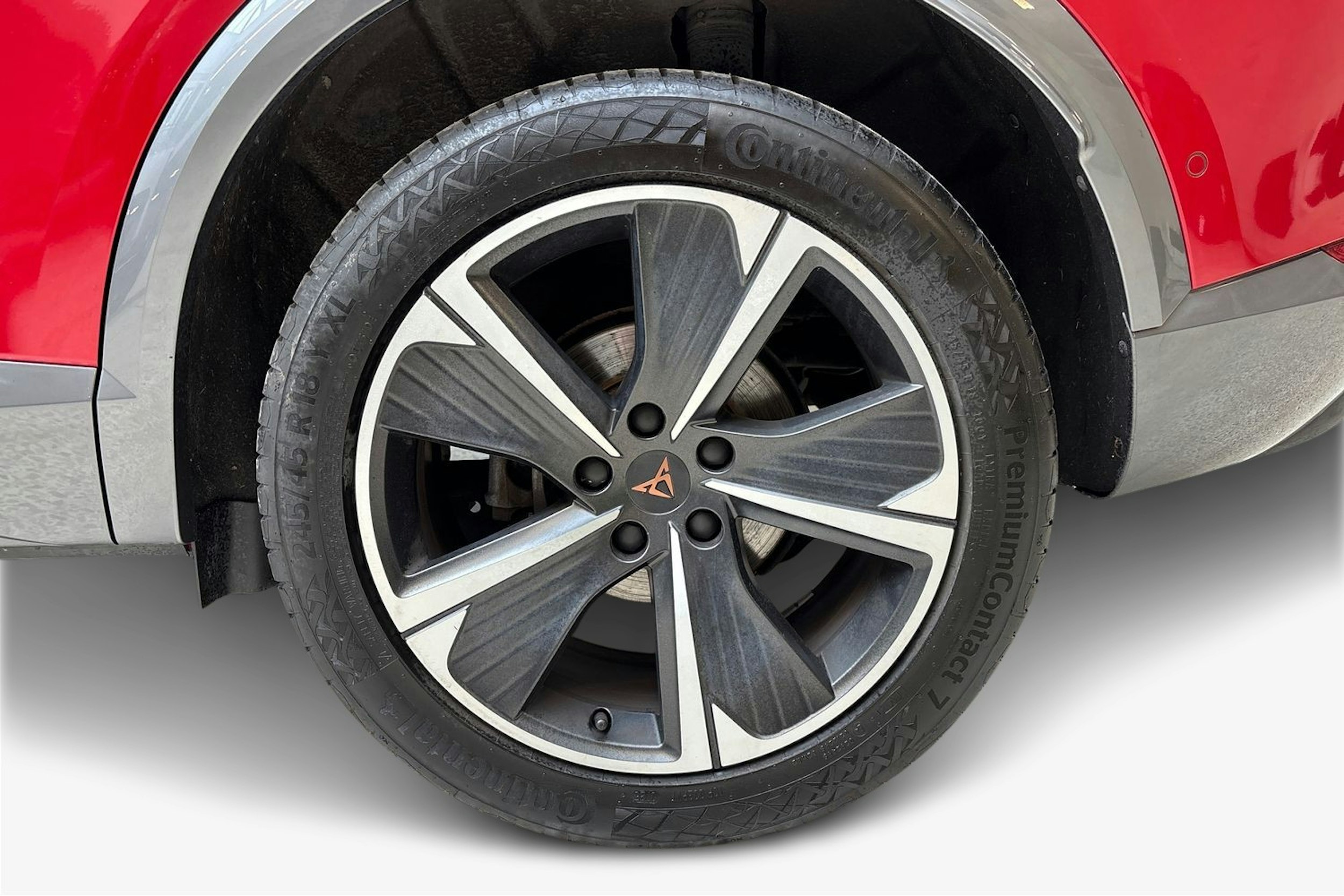 punainen CUPRA Formentor 2022 kuva 11.