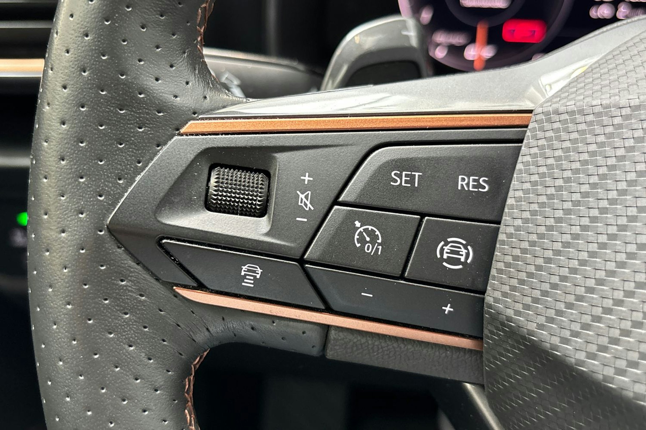 punainen CUPRA Formentor 2022 kuva 19.