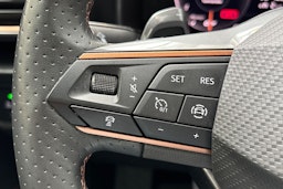 punainen CUPRA Formentor 2022 kuva 19.