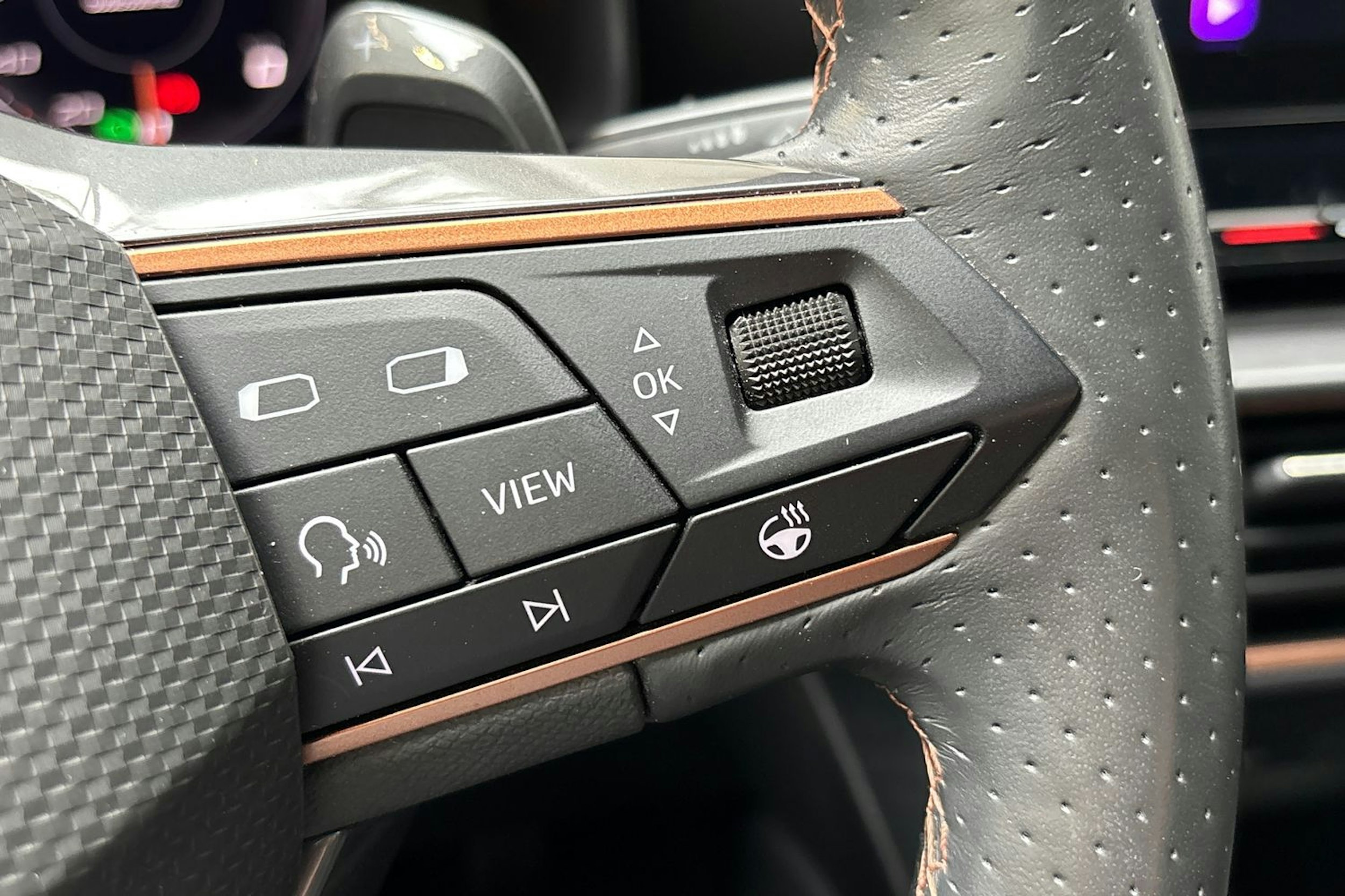 punainen CUPRA Formentor 2022 kuva 20.
